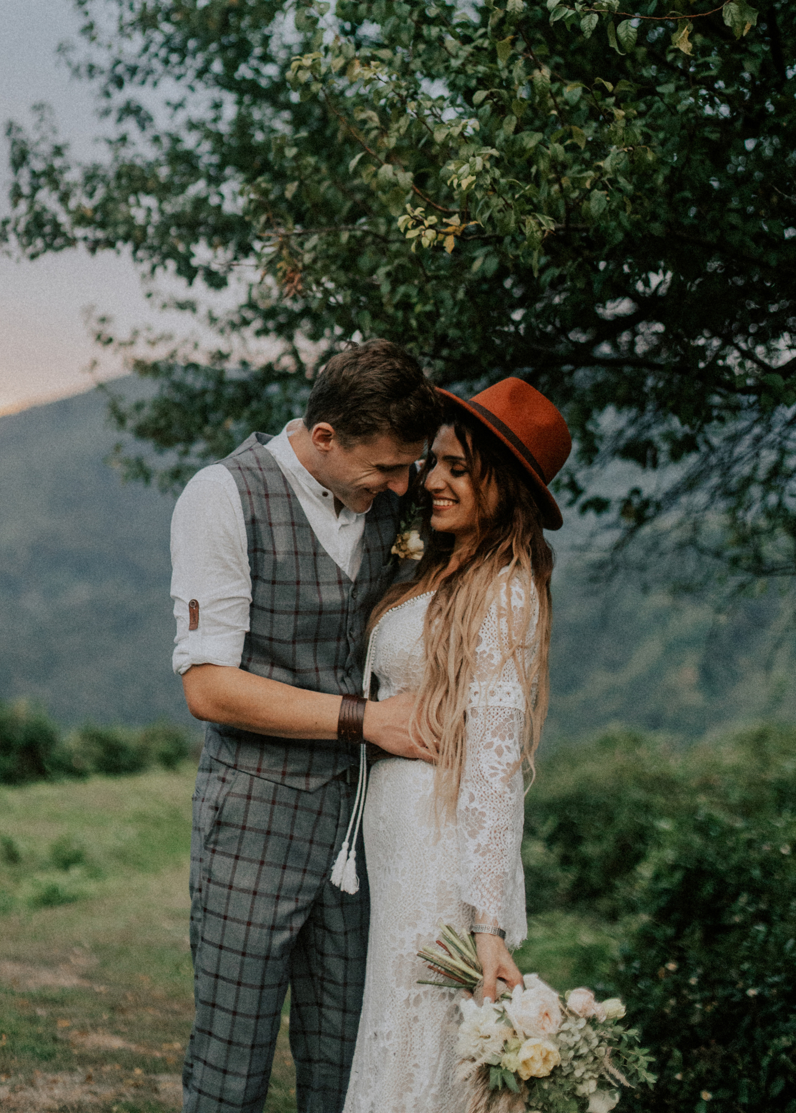 Дима и Аня. Чайная плантация. ФОТОГРАФ Екатеринбург Москва Анастасия Замесина