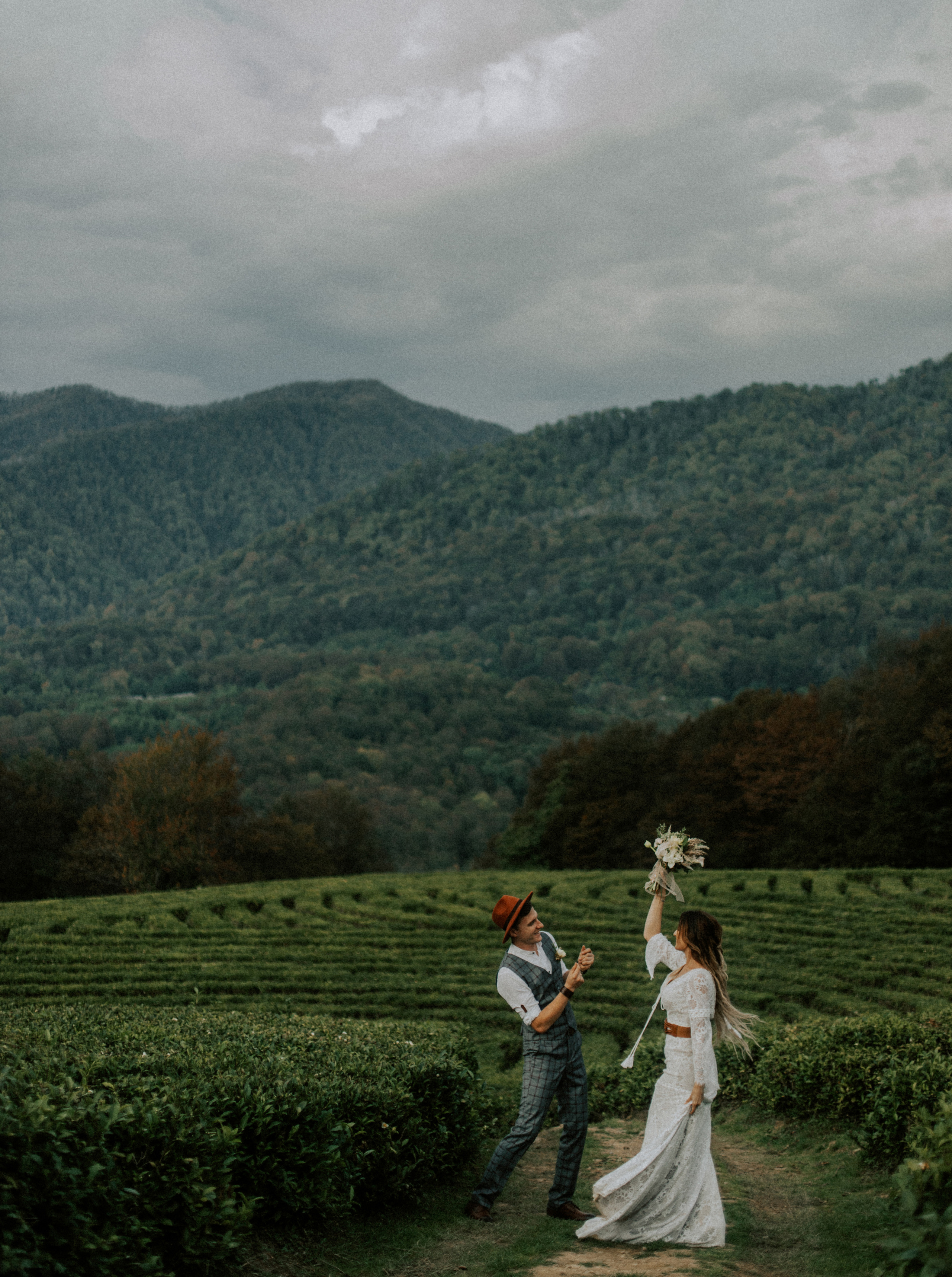 Дима и Аня. Чайная плантация. ФОТОГРАФ Екатеринбург Москва Анастасия Замесина
