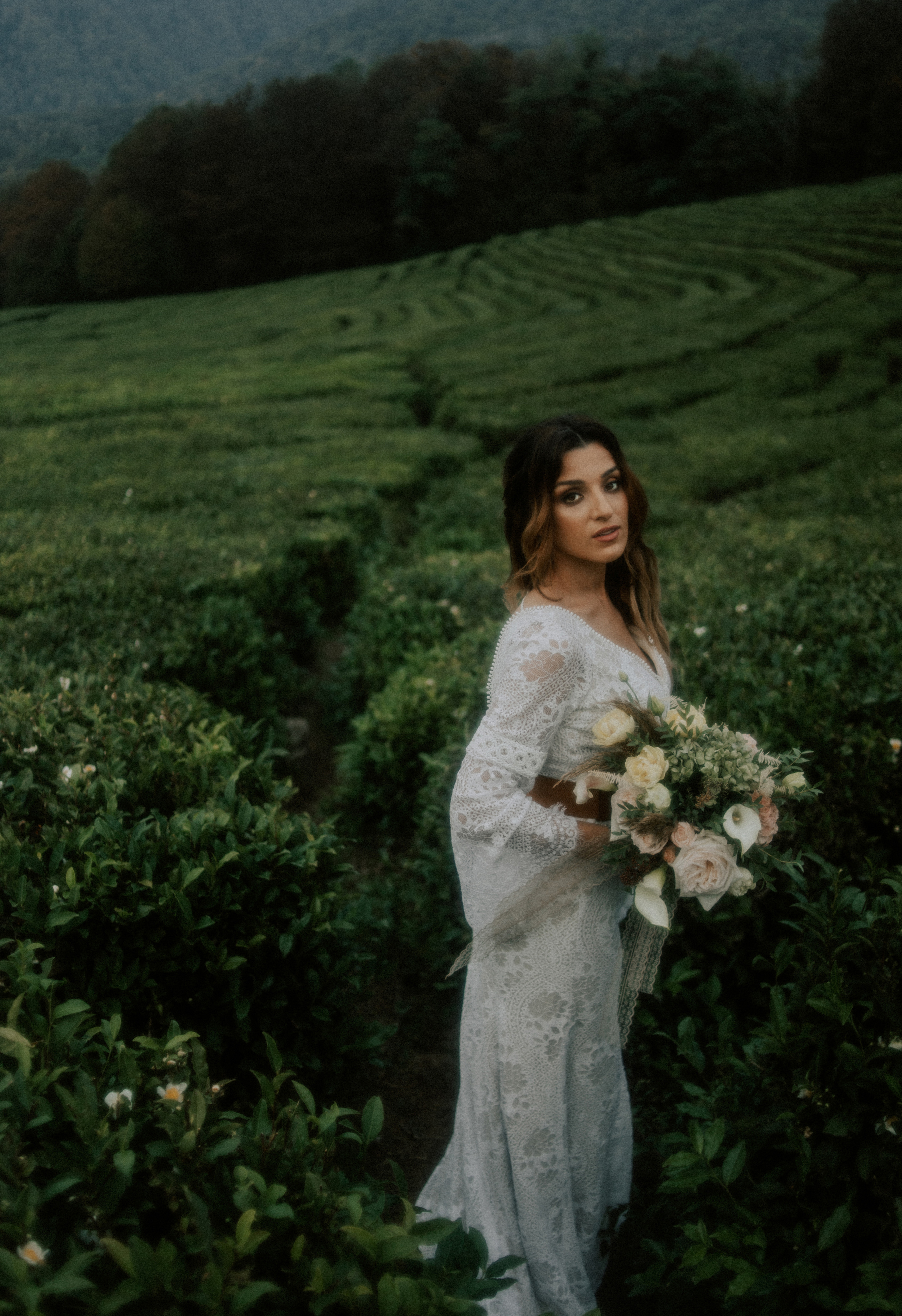 Дима и Аня. Чайная плантация. ФОТОГРАФ Екатеринбург Москва Анастасия Замесина