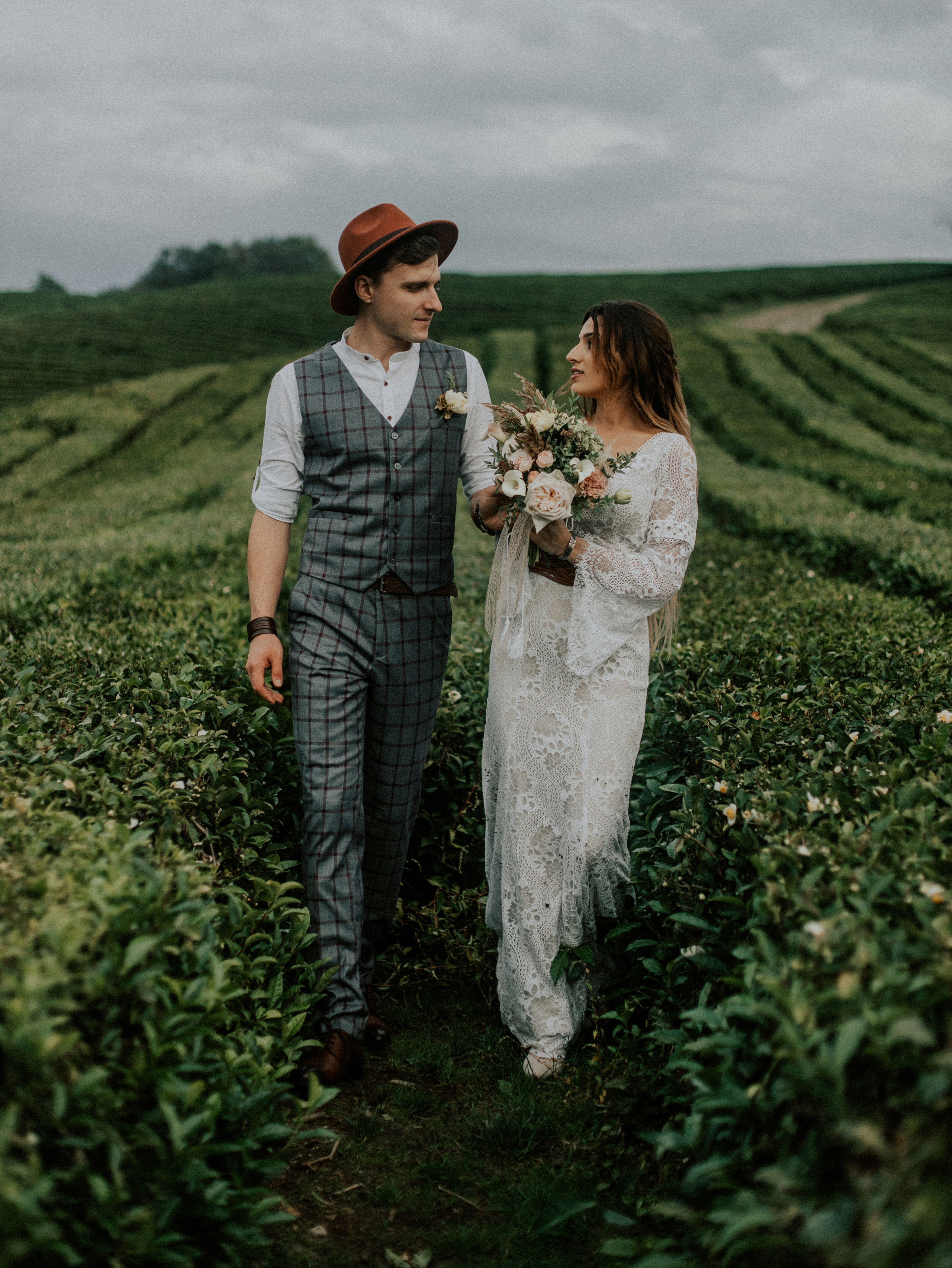 Дима и Аня. Чайная плантация. ФОТОГРАФ Екатеринбург Москва Анастасия Замесина