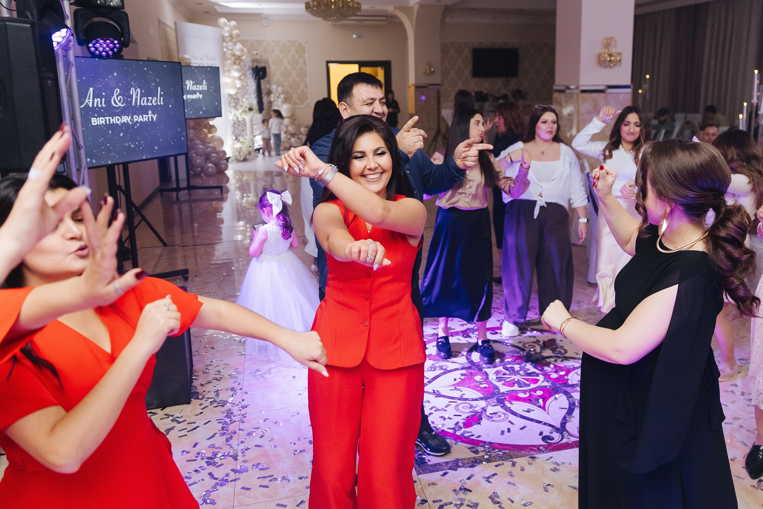 Ани и Назели. 35&5 День рождения, «Янтарь». Фотограф в Красноярске Надежда Воскресенская