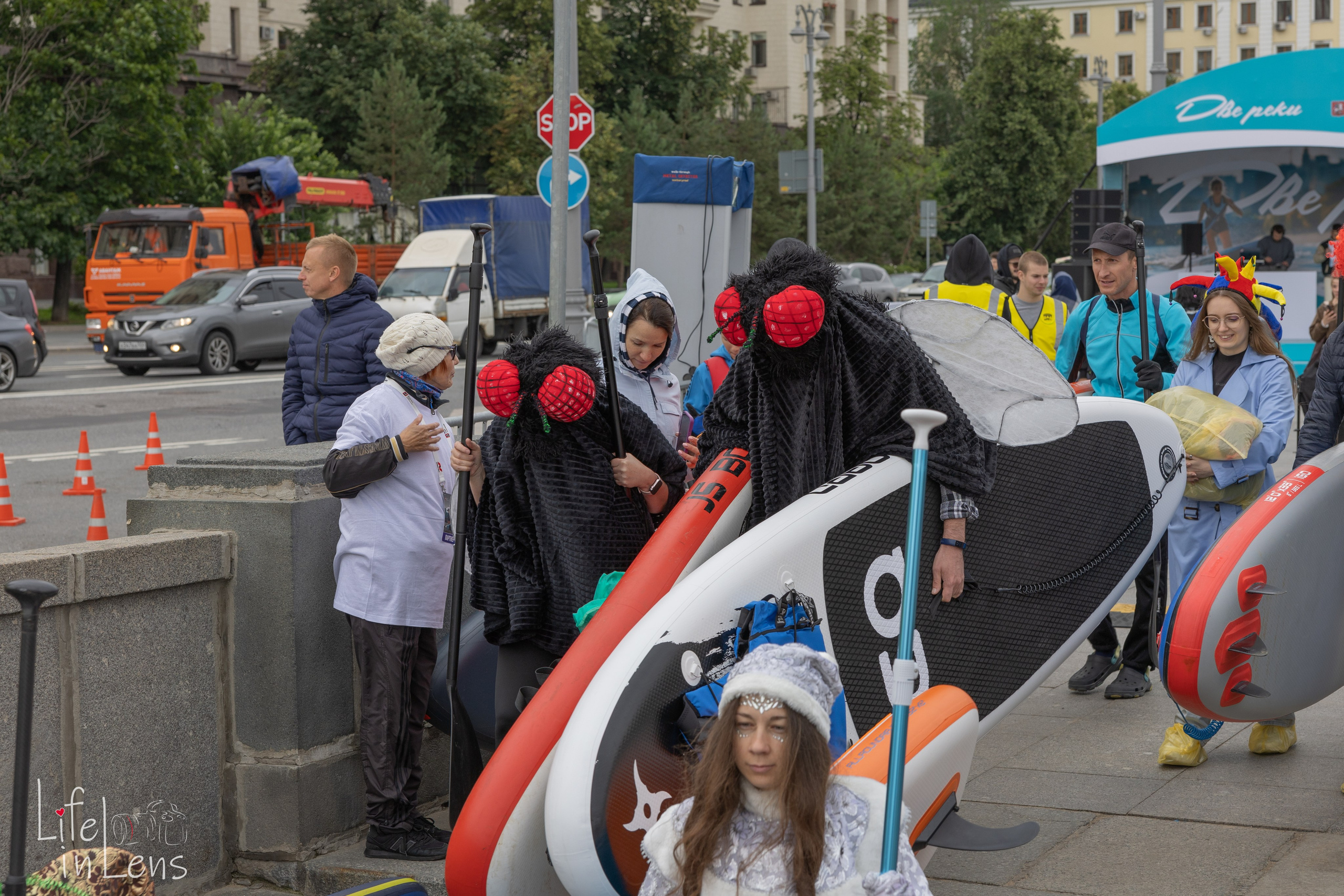 SUP-карнавал. Фотограф, получающий удовольствие от своей работы