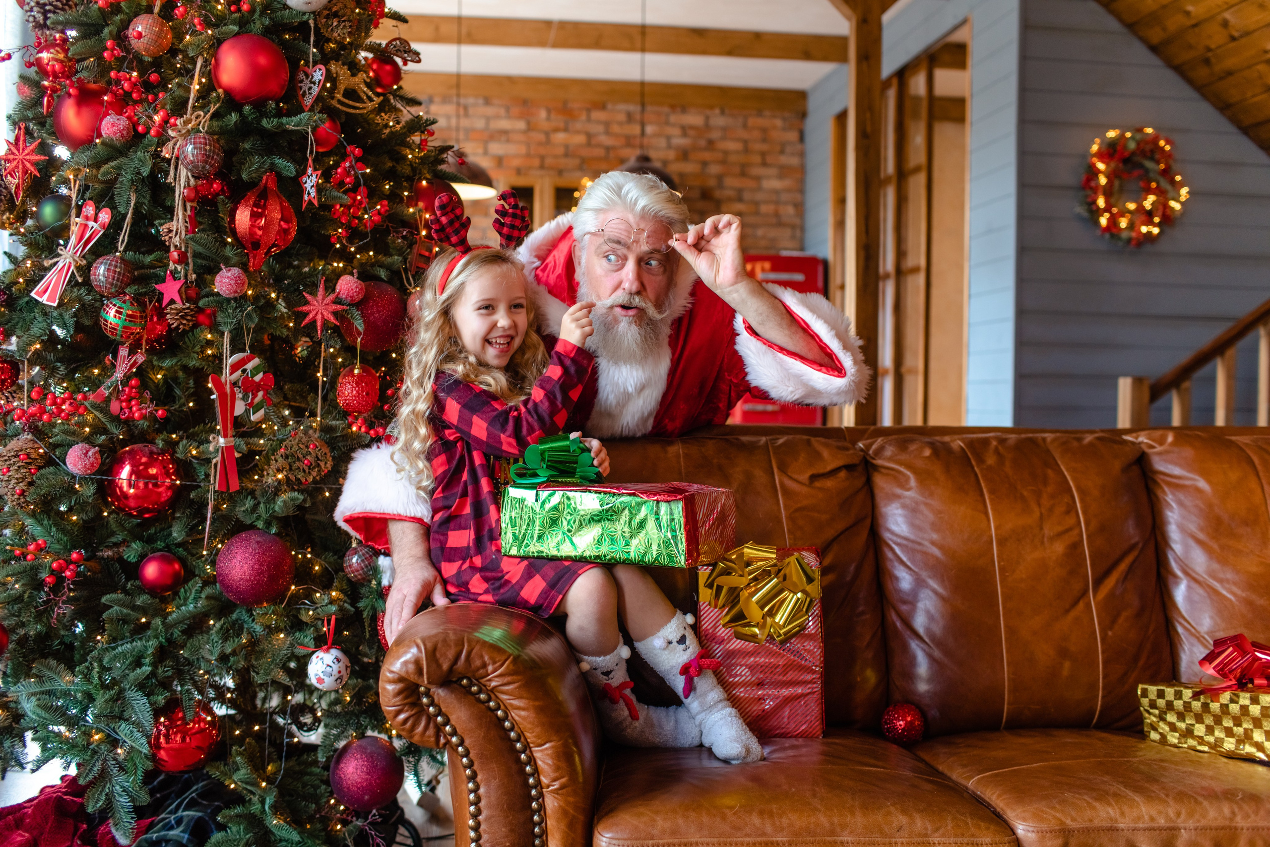 Новогодняя фотосессия с Дедом Морозом в усадьбе с подарками