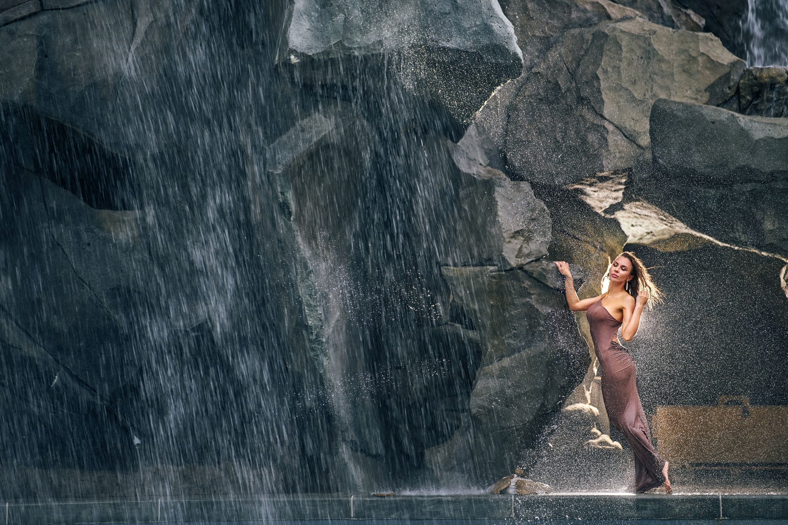Водопад в Замке Гарибальди. Фотограф Батурин Денис — Фотосессия в Замке Гарибальди