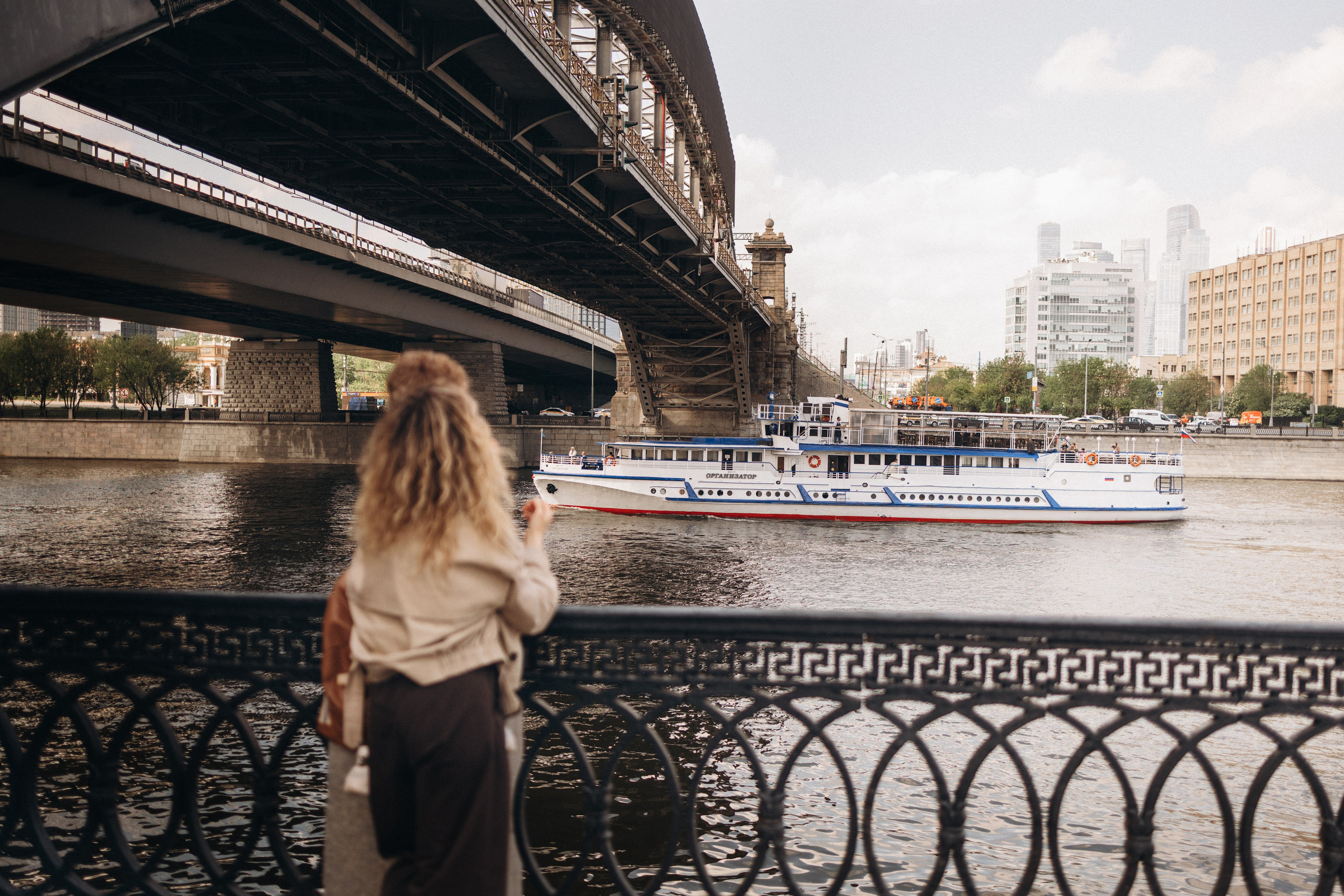 Женя и Яша, Бережковский мост. Семейный фотограф в Москве Марина Петра