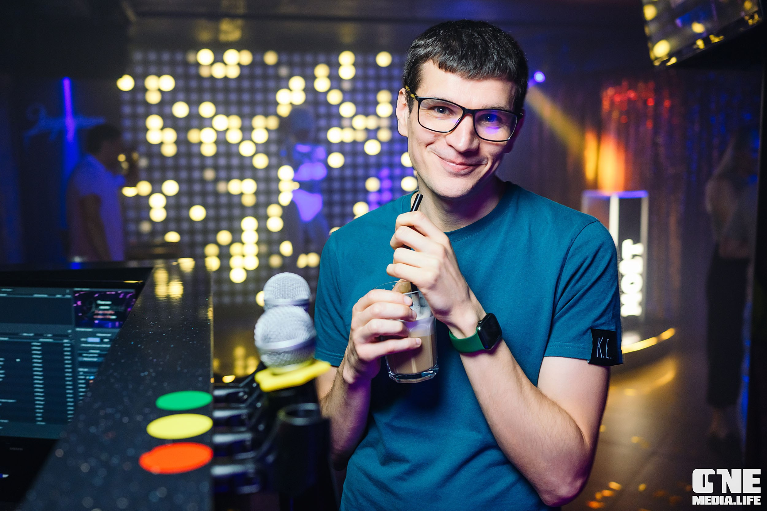 Фоторепортаж из караоке-клуба Эйфория. One Media Life: фоторепортажи, фотоотчеты с мероприятий и заведений