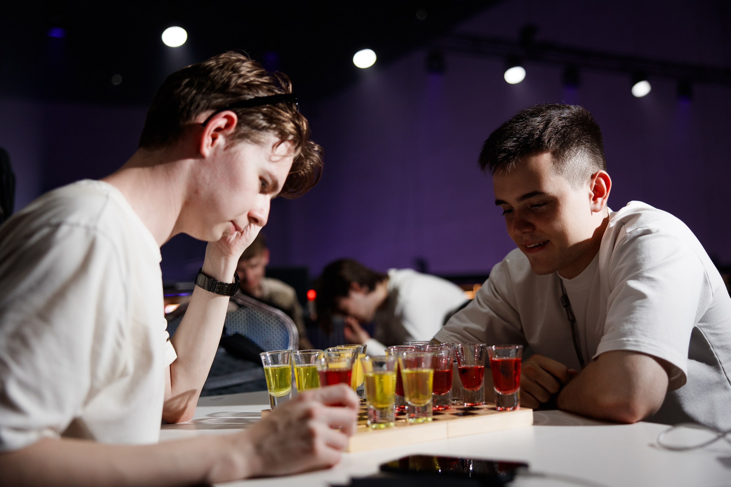 Атмосфера отдыха на ИТ-форуме в Москве. Репортажный фотограф Галина Скорик: фиксирую все грани события от деловой части до фуршета.