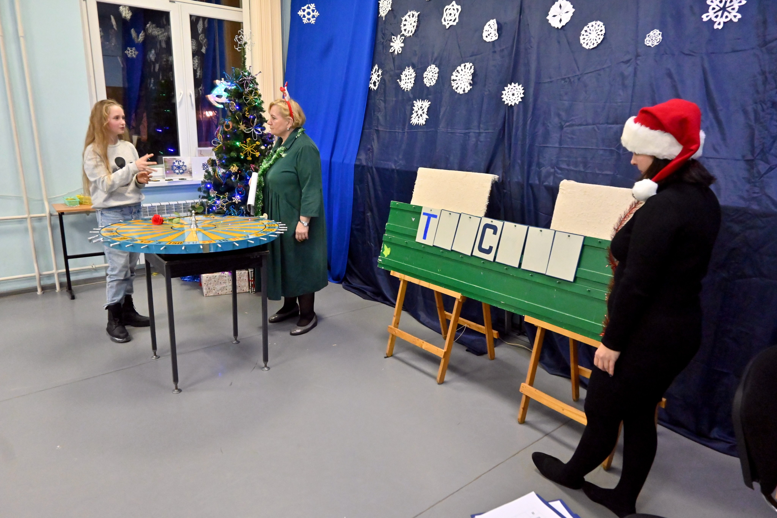 Новогодний переполох семейного клуба «Улей» 16.12.2023. Профессиональный фотограф в Москве Алёна Котова