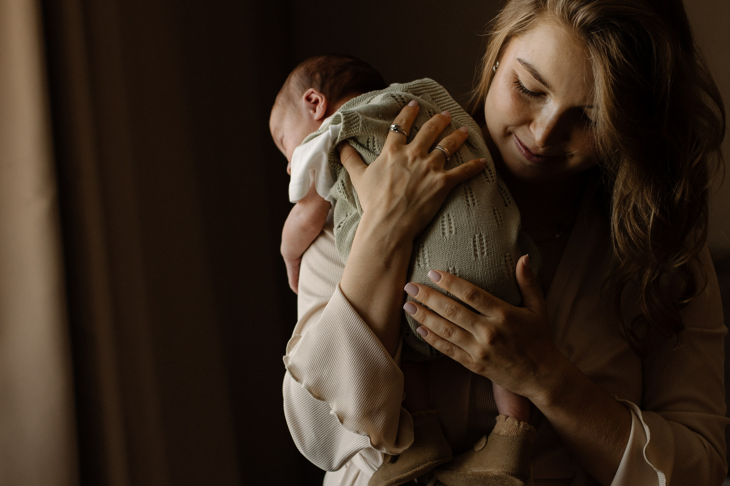 Съемка в первые недели жизни в атмосфере любви и тепла в Челябинске. Семейный фотограф, фотограф на роды в Челябинске Калистратова Кристина