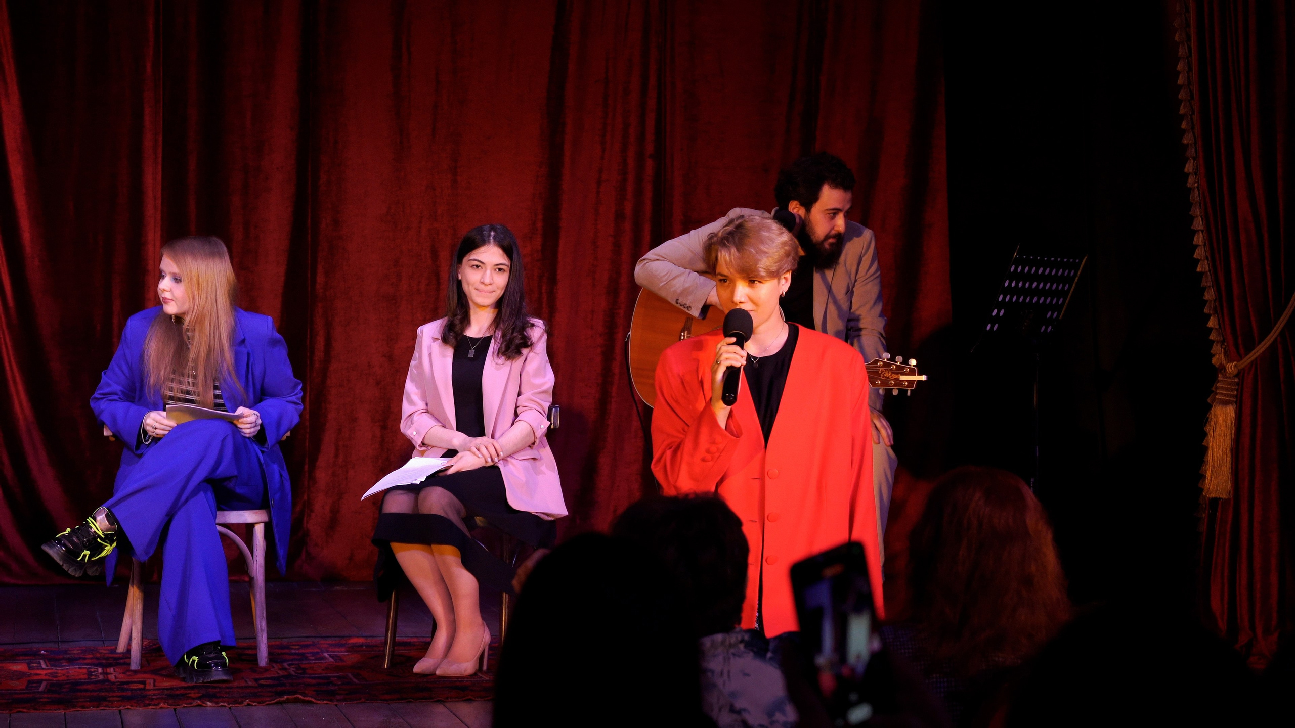 Поэтический вечер. Амина Абасова — индивидуальный фотограф в Махачкале, Дагестан