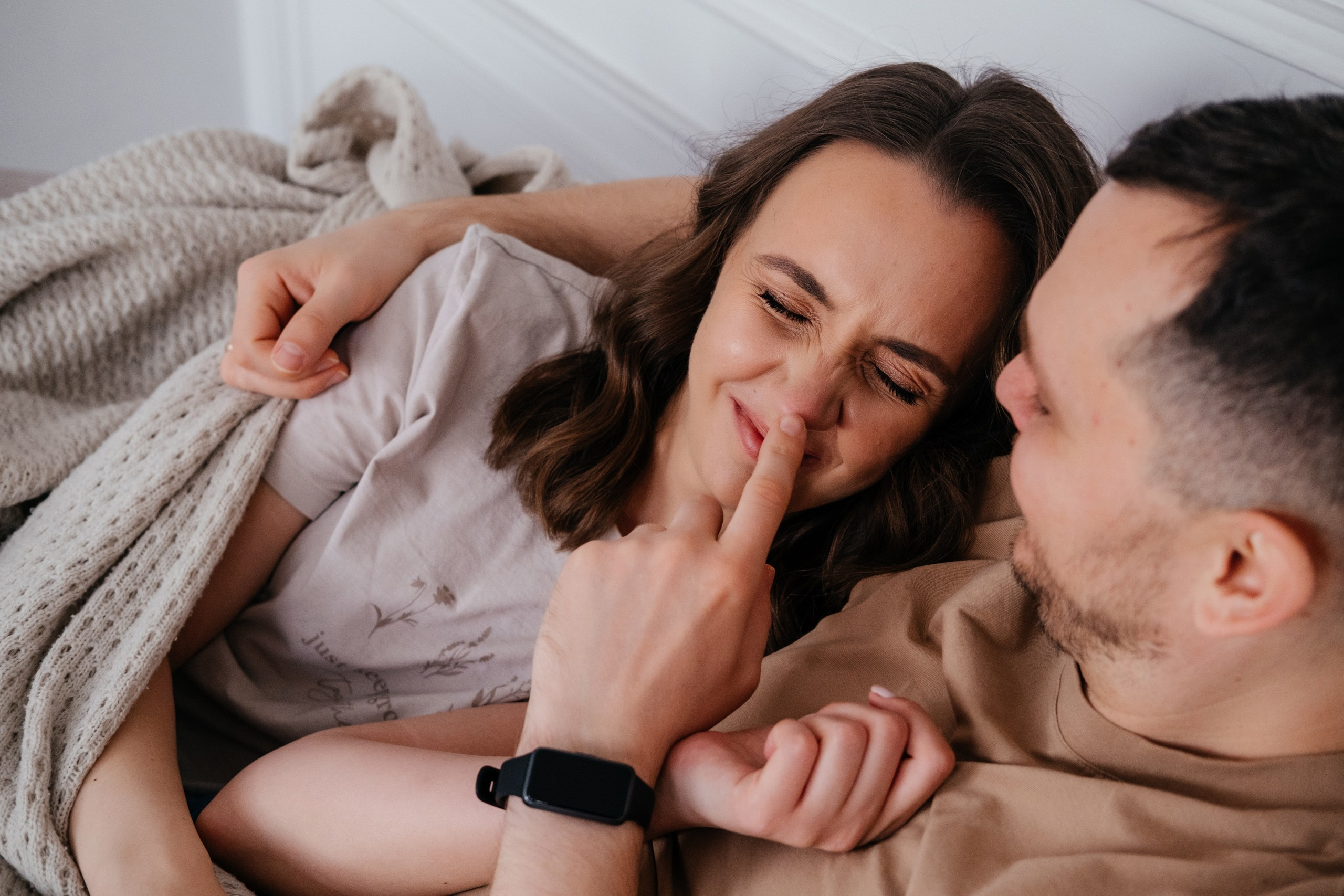 Домашняя фотосессия для пары в Екатеринбурге. Свадебный фотограф в Екатеринбурге — заказ профессиональной фотосесии, все виды фотосъемки