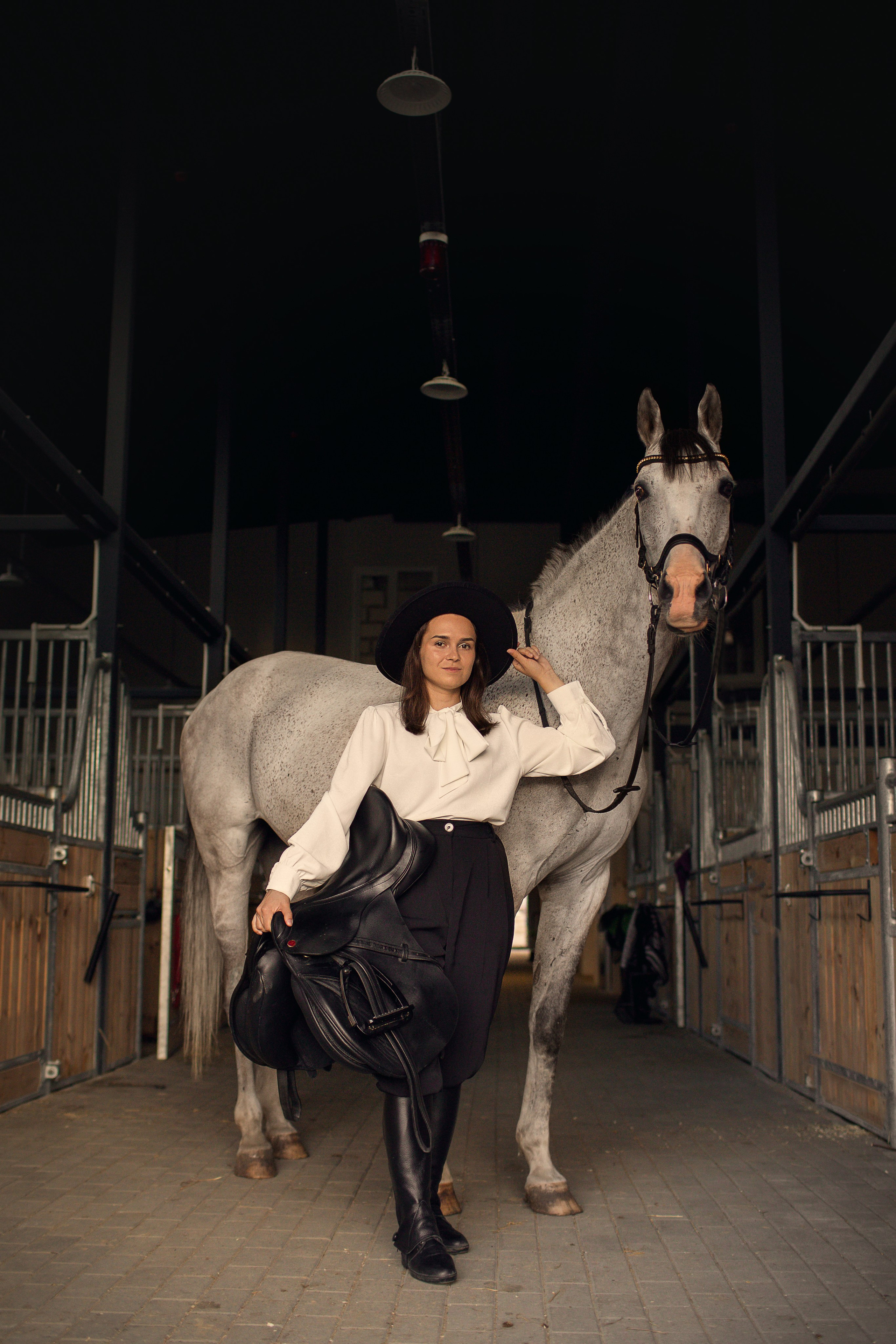 Фотосессия с серой лошадью