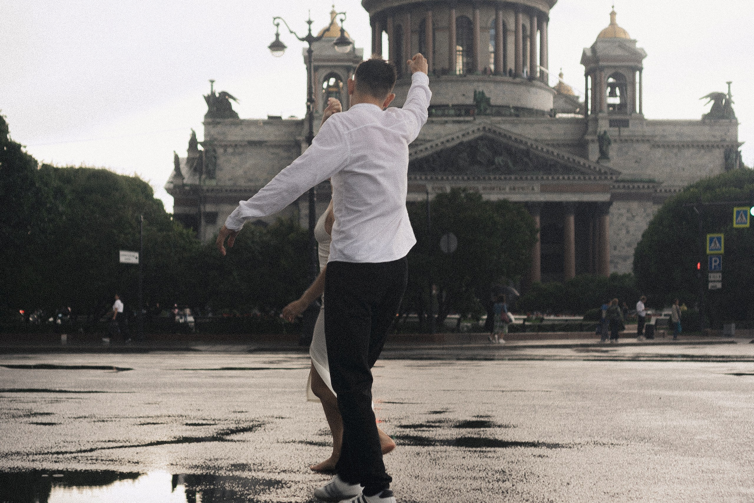 СВАДЕБНАЯ ФОТОСЕСИСИЯ В МЕТРО И ВОЗЛЕ ИСАКИЕВСКОГО СОБОРА В ДОЖДЬ. Профессиональный фотограф, Санкт-Петербург — Виктория Богомолова