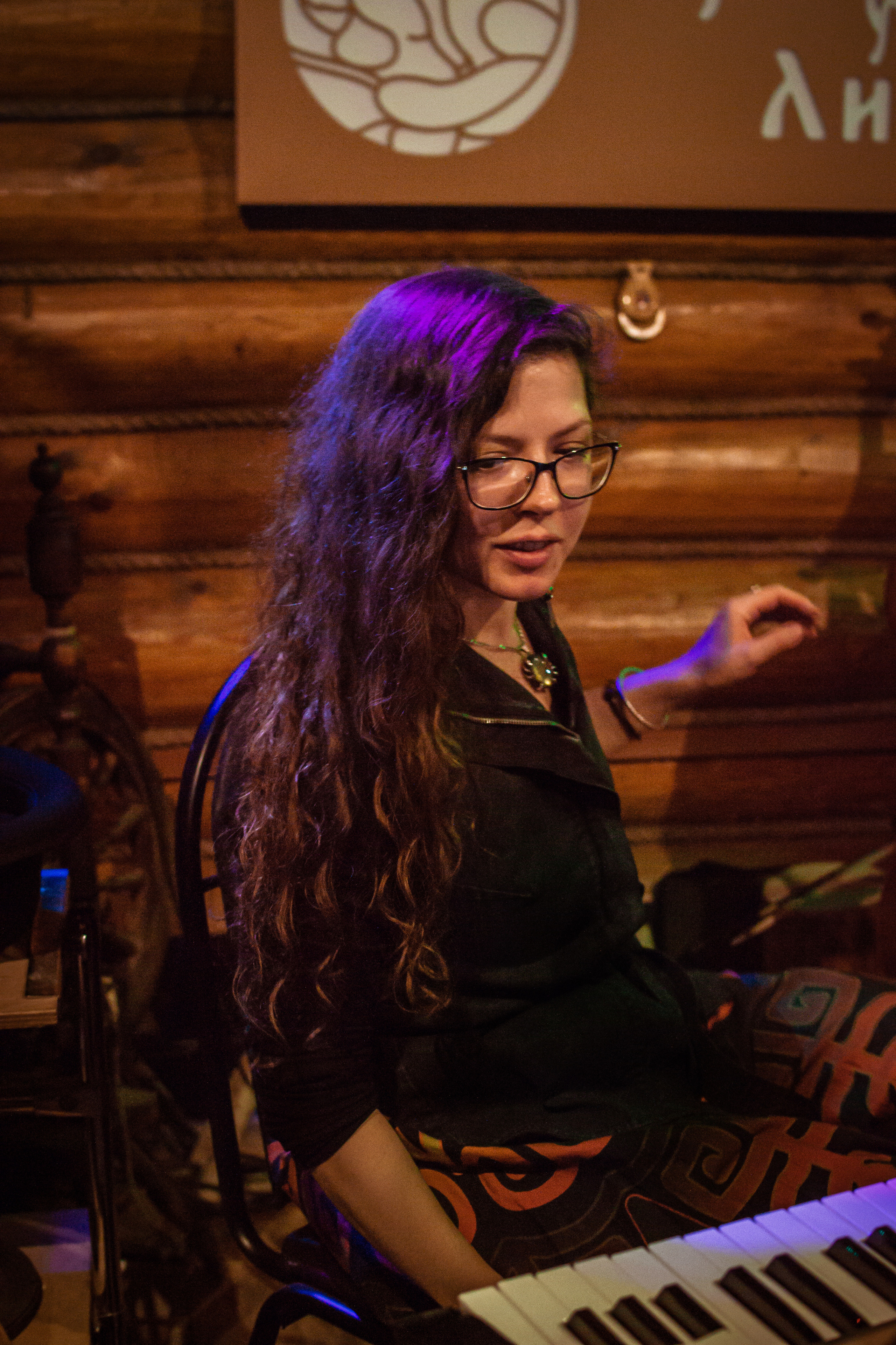 Концерт в Арт-избе у Лиса. Предметный и контентный фотограф в Москве и Зеленограде Анастасиевская