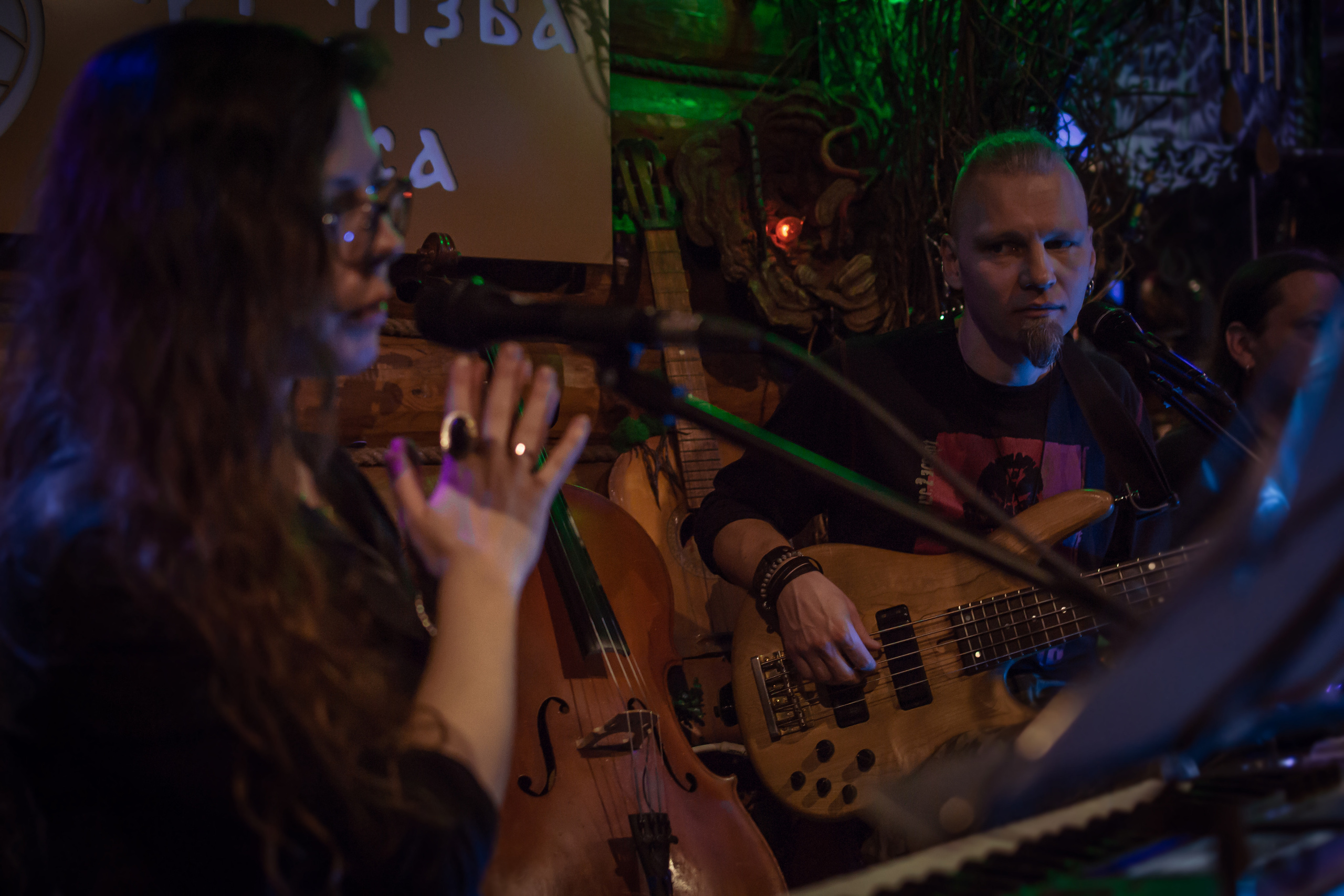 Концерт в Арт-избе у Лиса. Предметный и контентный фотограф в Москве и Зеленограде Анастасиевская