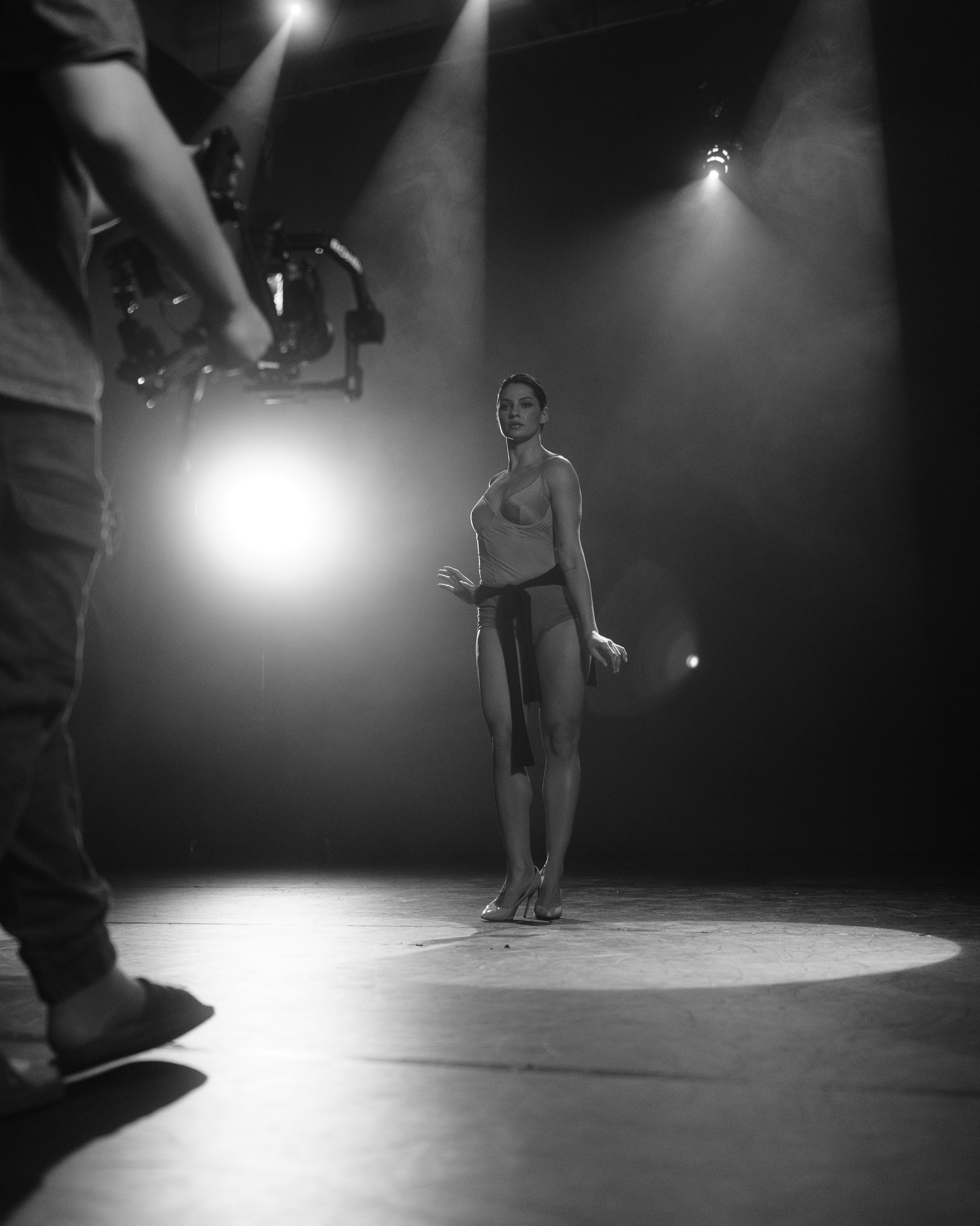 Reportage photography of dancers in the movie pavilion