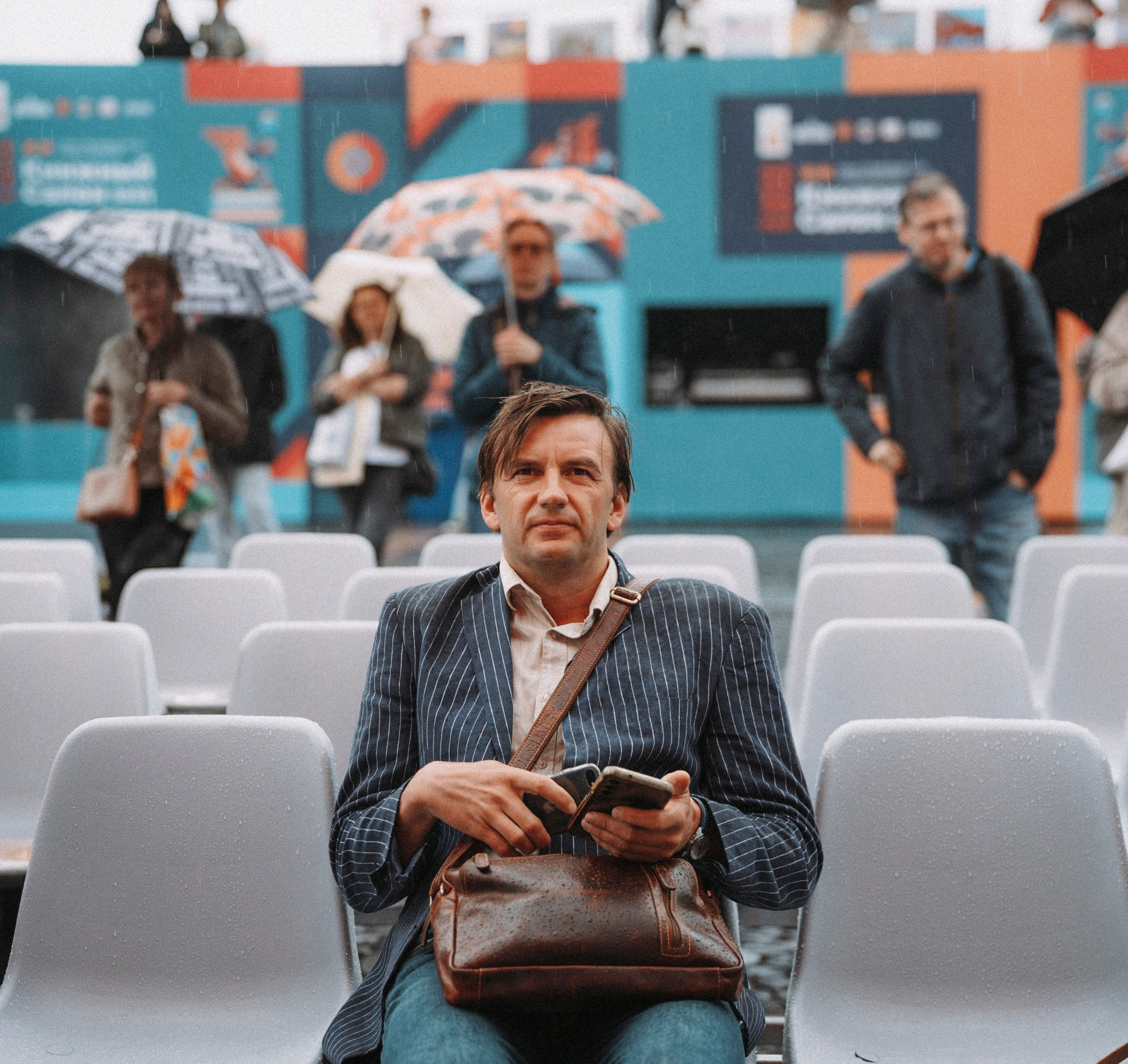 2025. Стрит-фотография, полная абсурда, идиотизма и красоты