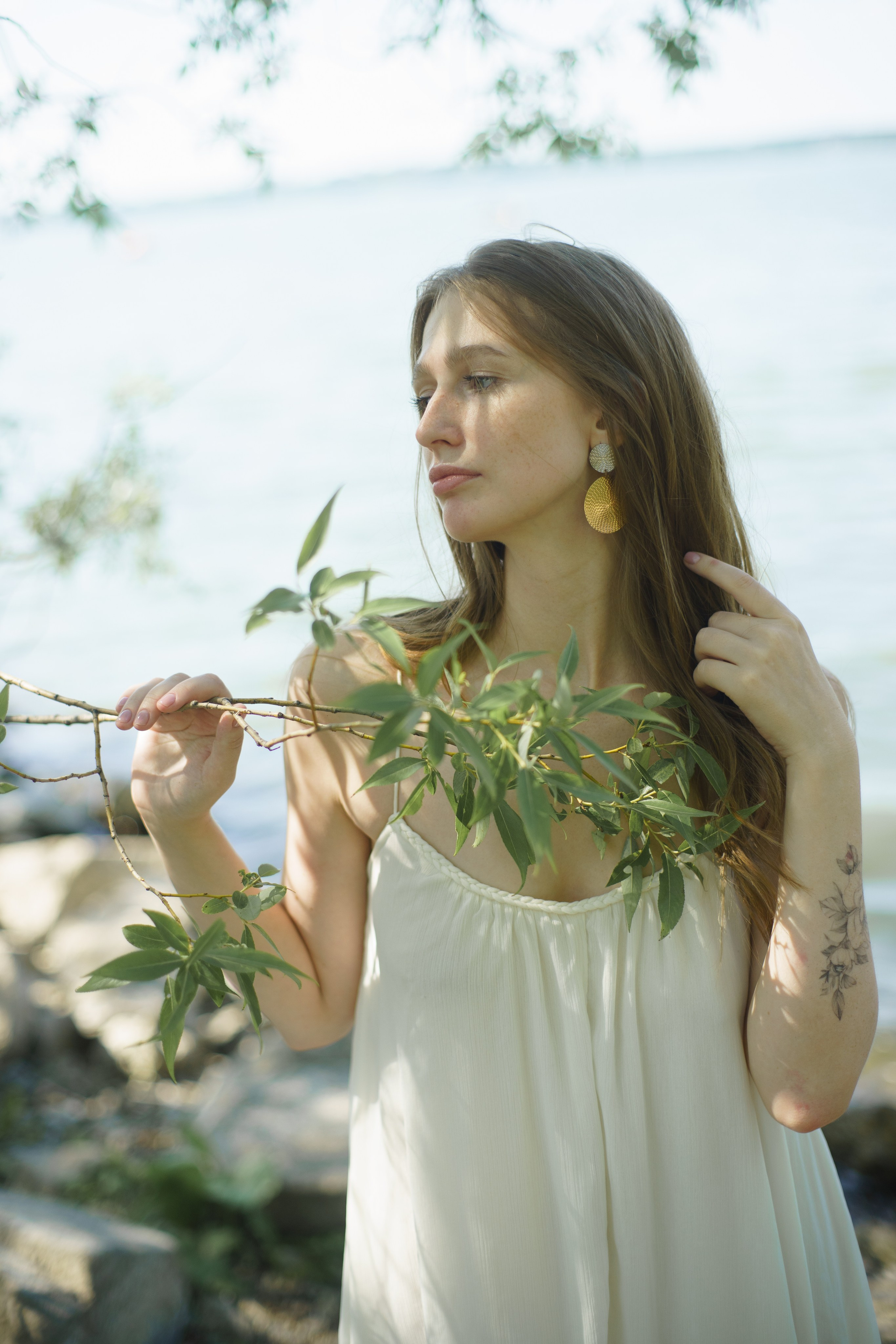 Фотосессия в яркий солнечный день на берегу .Екатеринбург. Автор фотограф: Додров. Ph: dodrov.