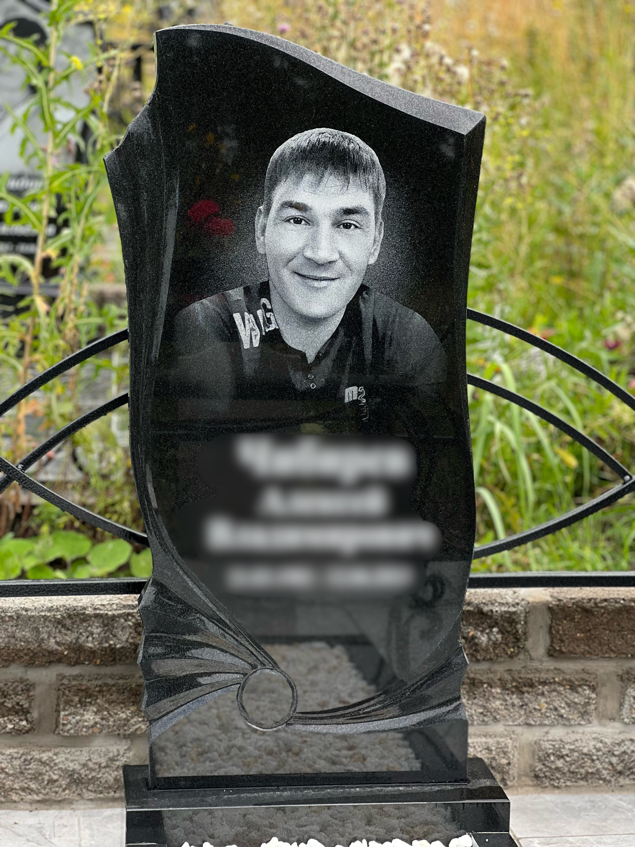 Гравировка от наших художников. ГРАНИТ26 Ритуальные услуги Железногорск. Благоустройство могил, продажа памятников