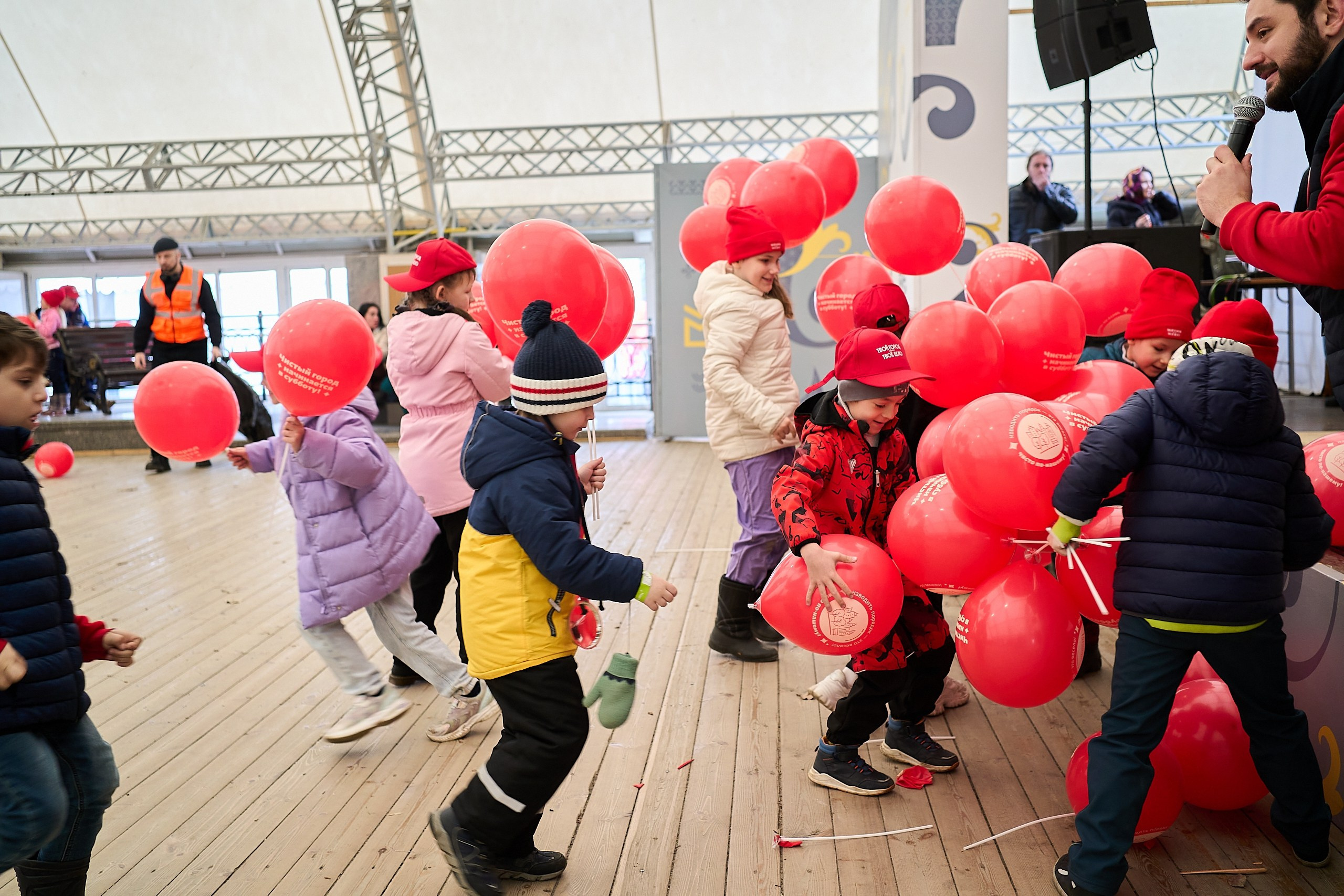 Субботник у Управления делами Мэра и Правительства Москвы. Фотограф и Видеограф в Москве. Олег Корушев