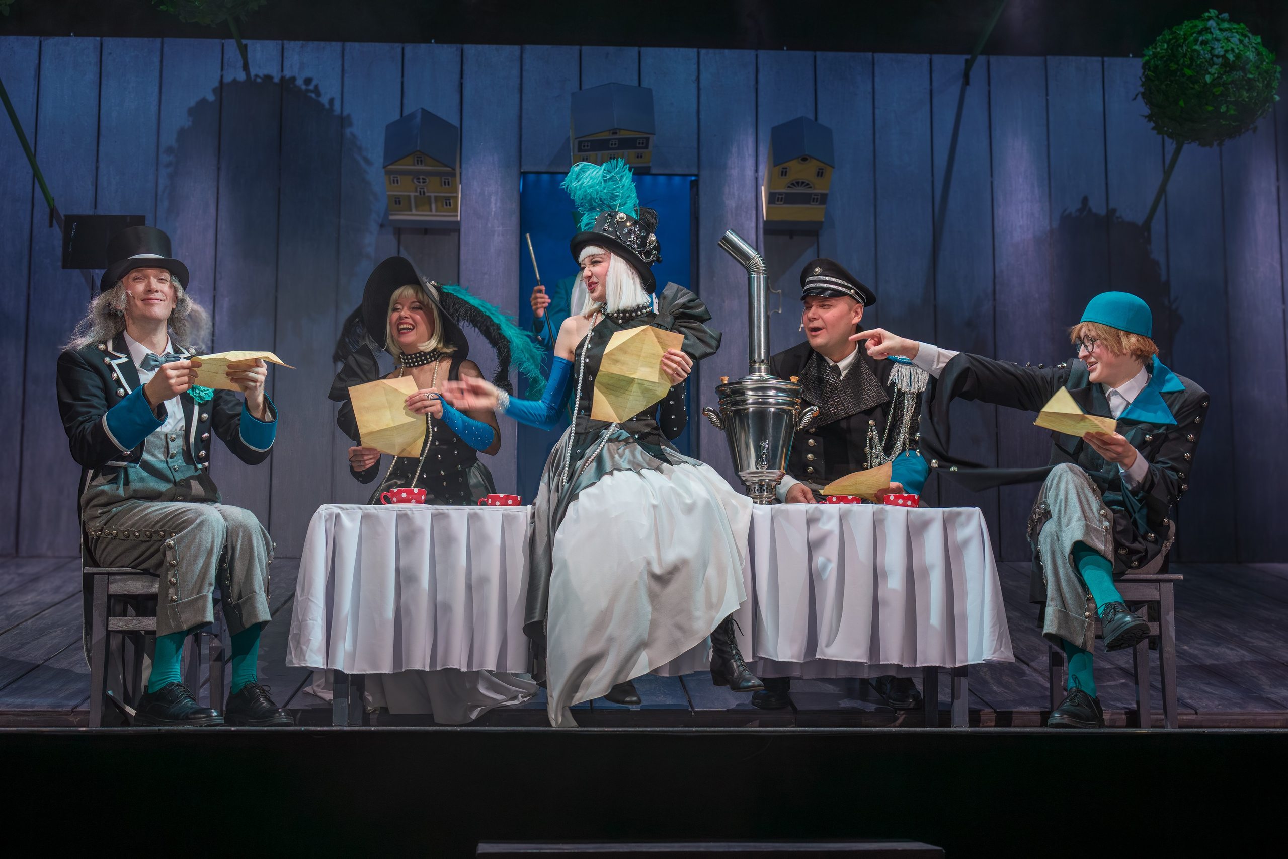 Театр Терезы Дуровой: Ревизор. Сайт фотографа Сергея Абрамова