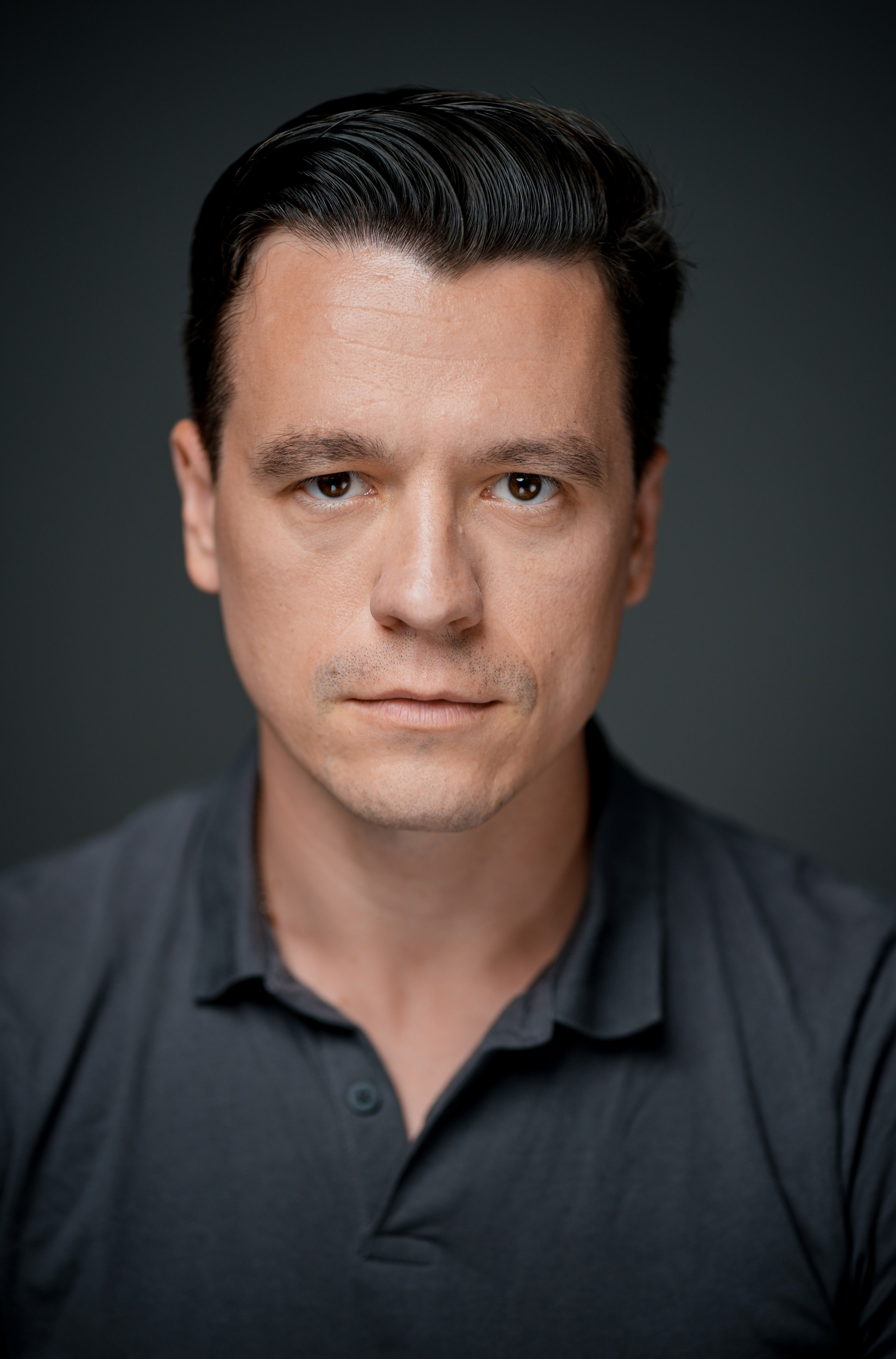 Актёр Дмитрий Абазовик. Портретная съемка в Москве, студийный фотограф Игорь Фомин