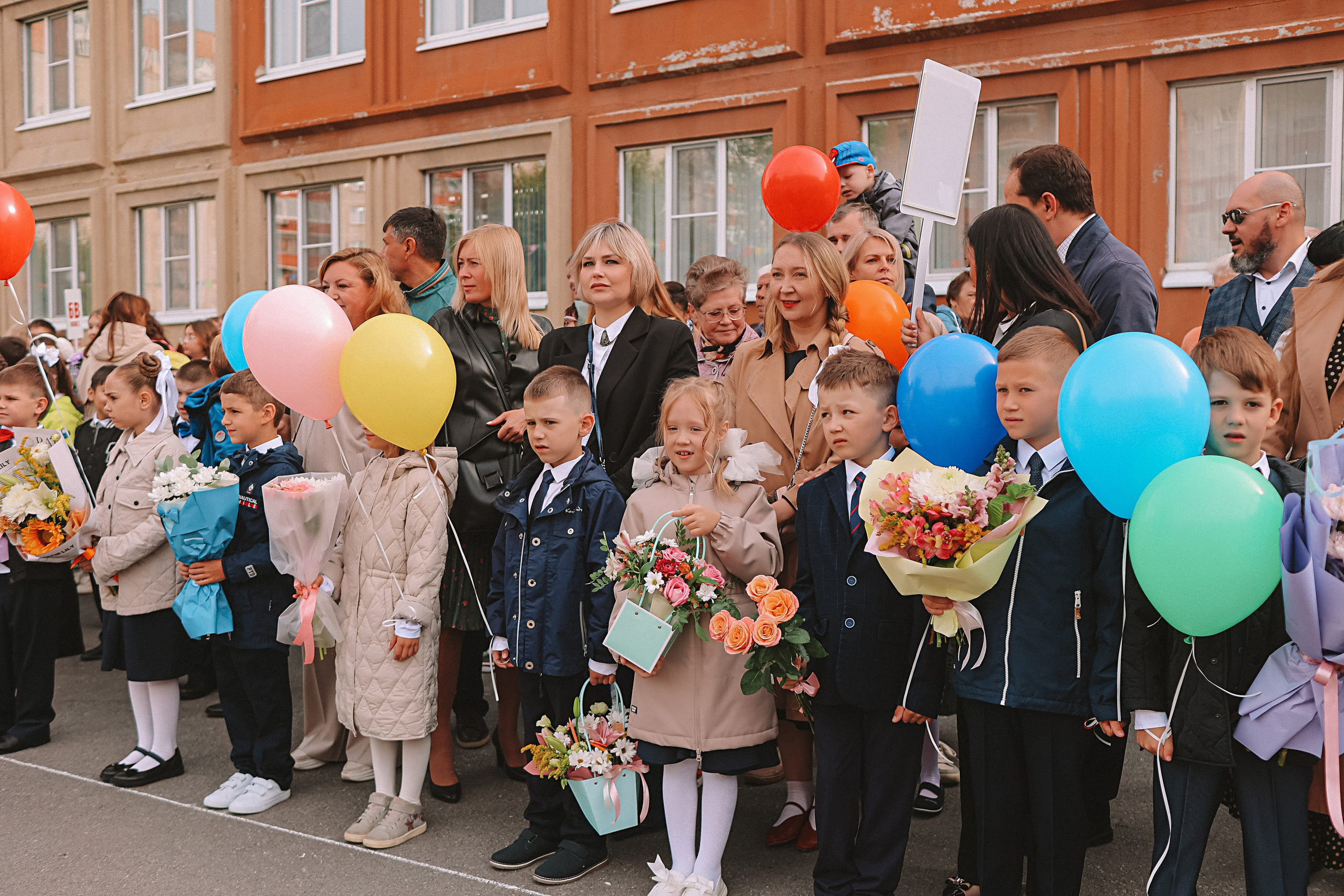 1 сентября линейка+кл час+портреты. Семейный фотограф Тюмень, фотограф на роды Салмина Мария