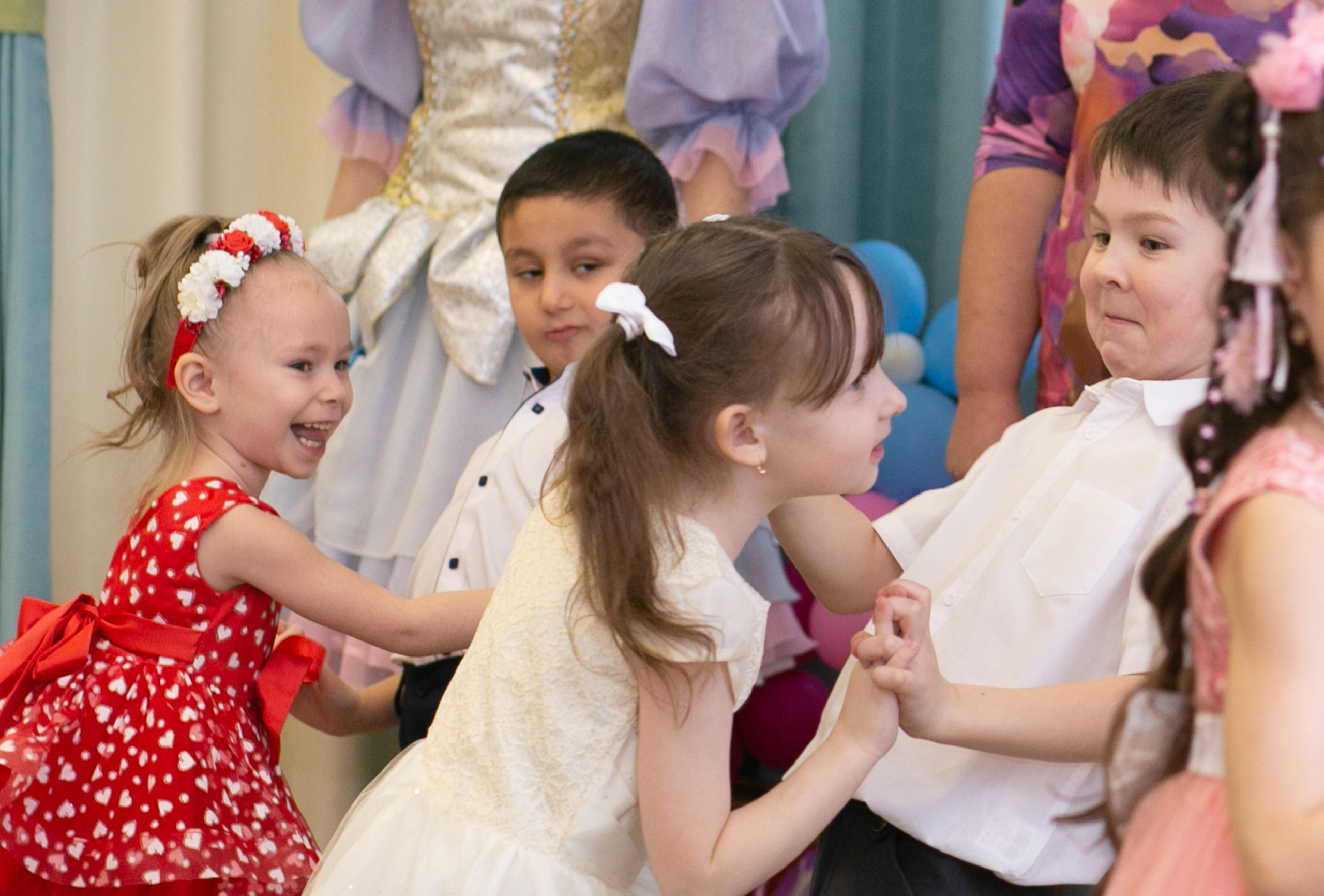 Выпускные и Утренники. Фотограф новорожденных и семейный фотограф НСО г. Бердск Марина Львова