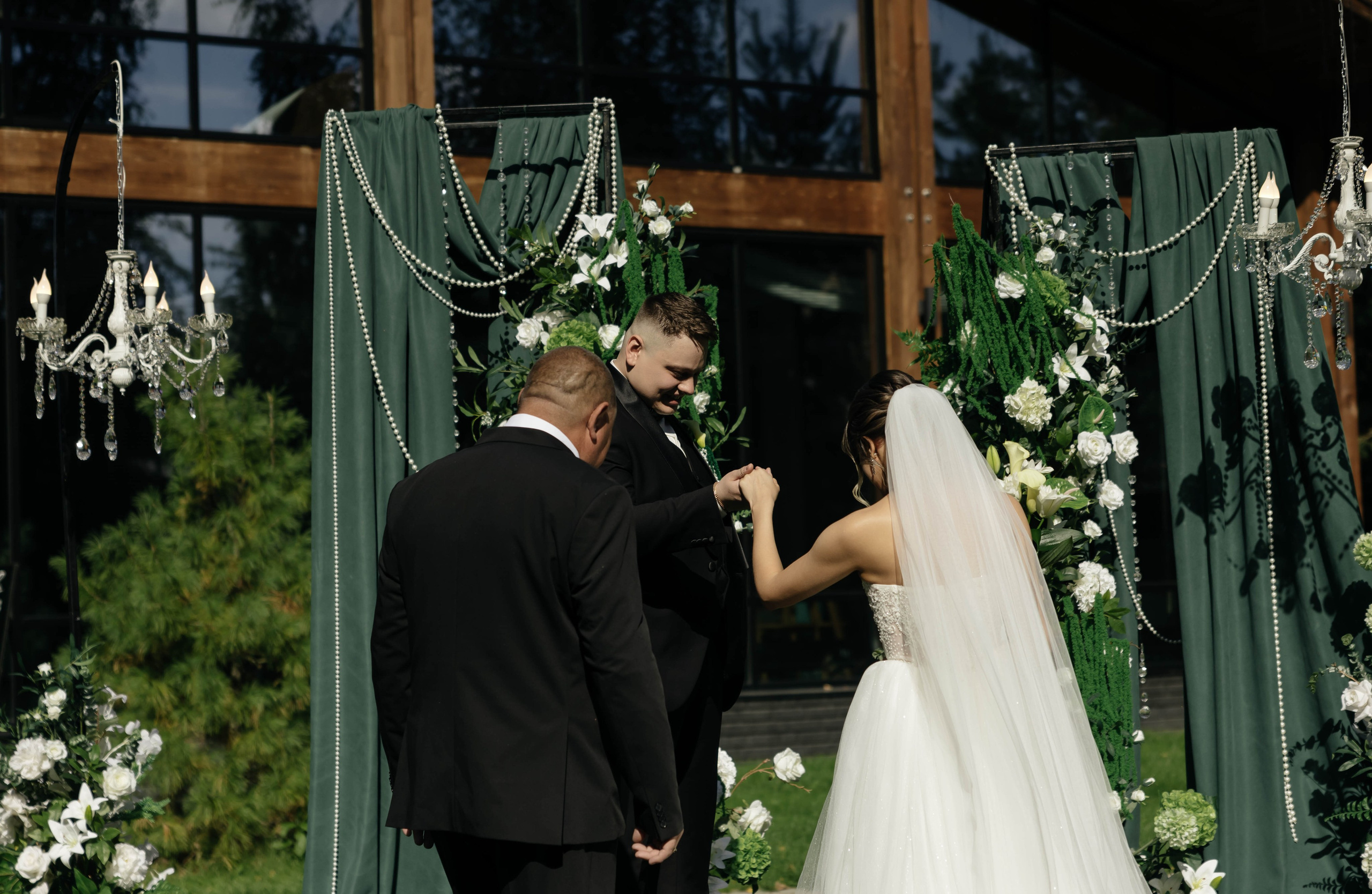 Свадебная история. Лесной Виладж. Свадебный и семейный фотограф Рассказова Виктория