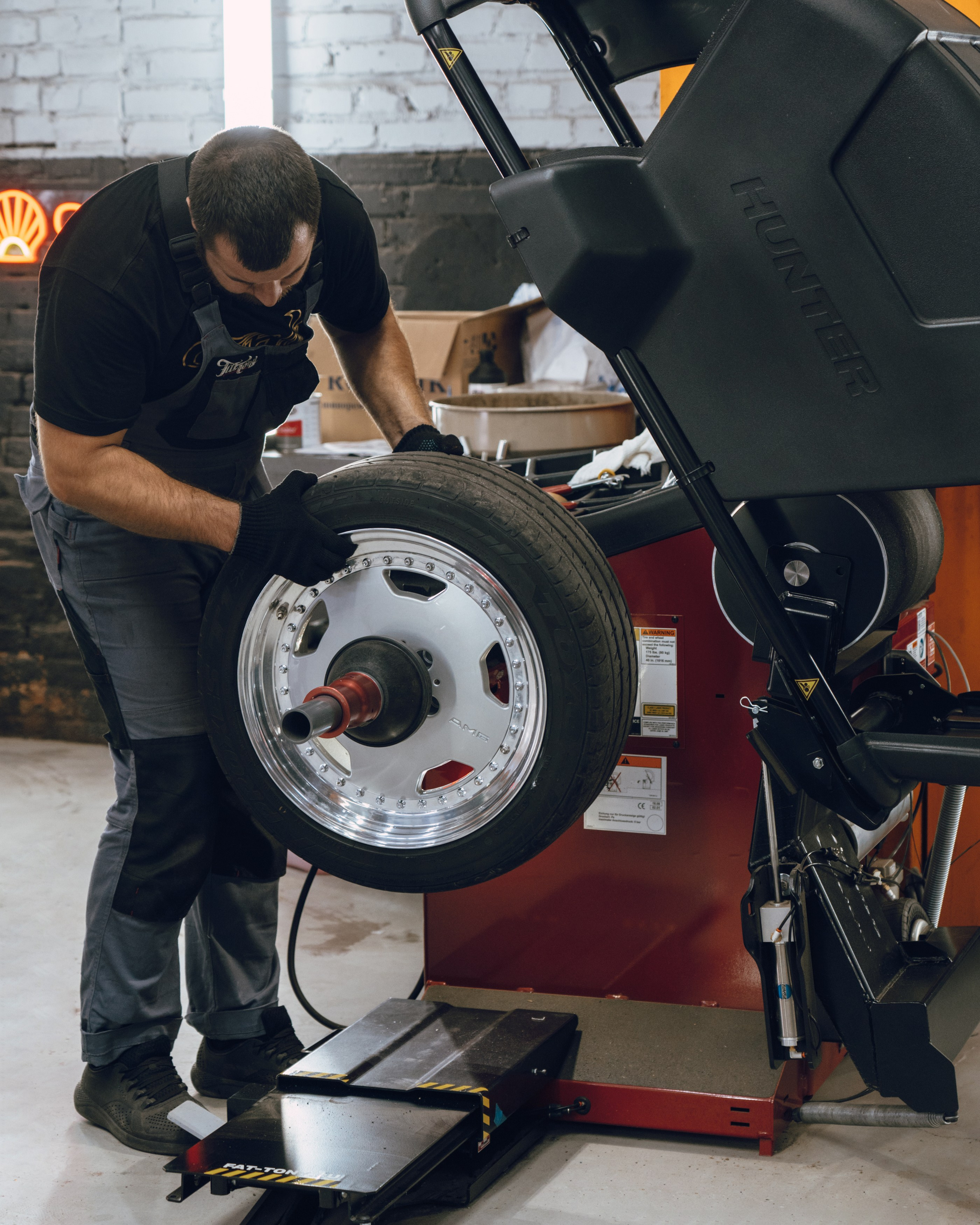 Mercedes c126 560 SEC шиномонтаж. DeLorein