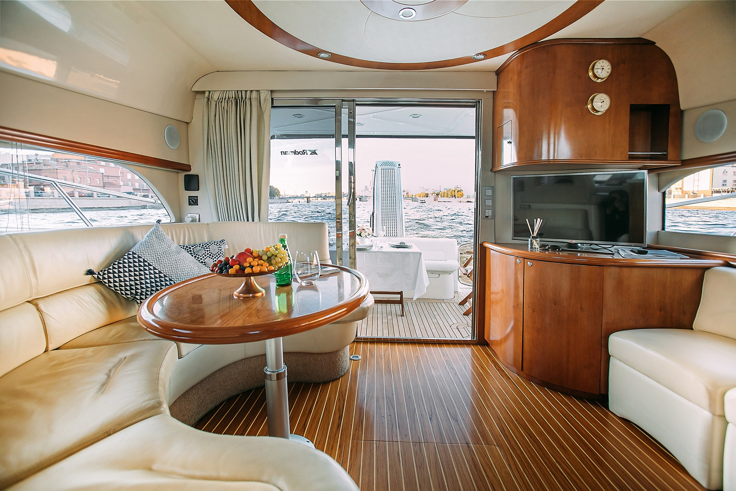 Яхта Rodman 44 Holiday. SPB Rent Boats|аренда катеров и теплоходов