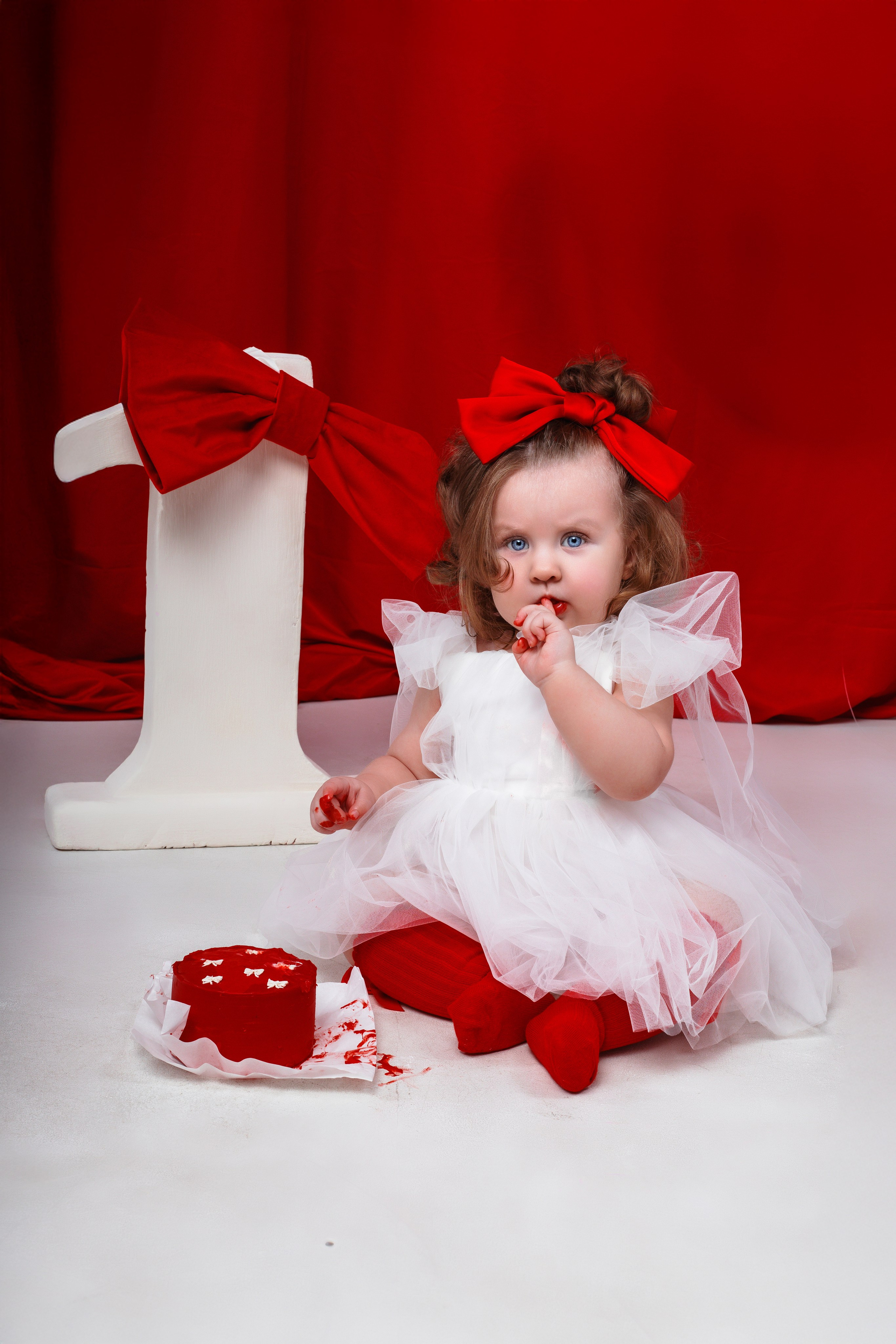 Профессиональная фотосессия на годик девочке в фотостудии в Сочи. Детский студийный фотограф Сочи