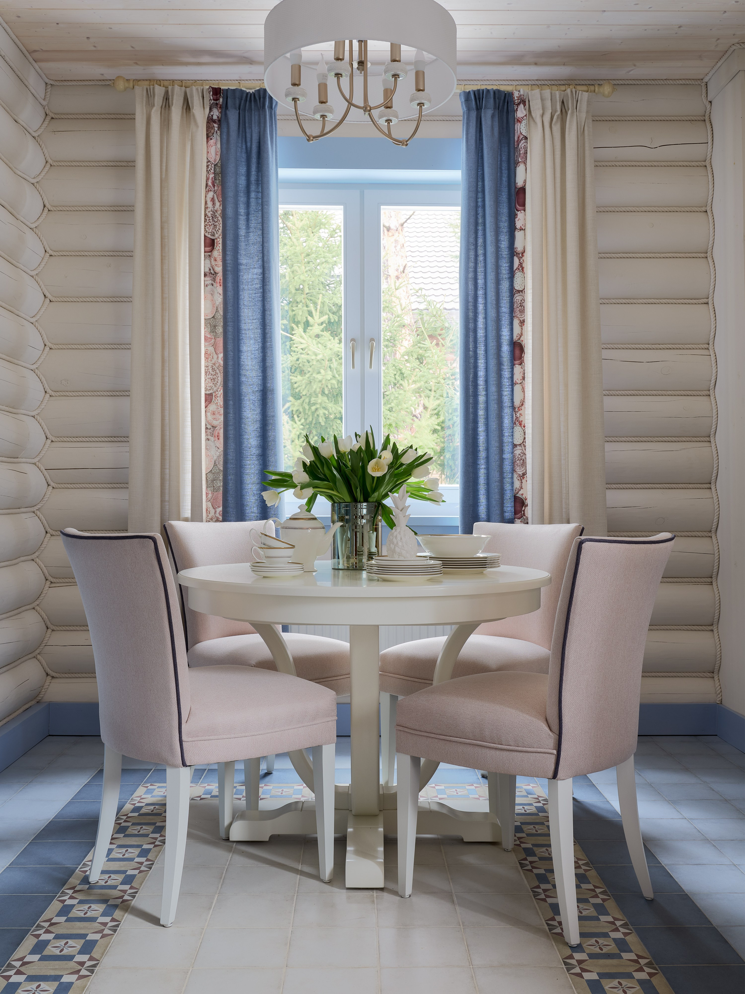 Бревенчатый светлый дом. Фотограф Наталья Вершинина