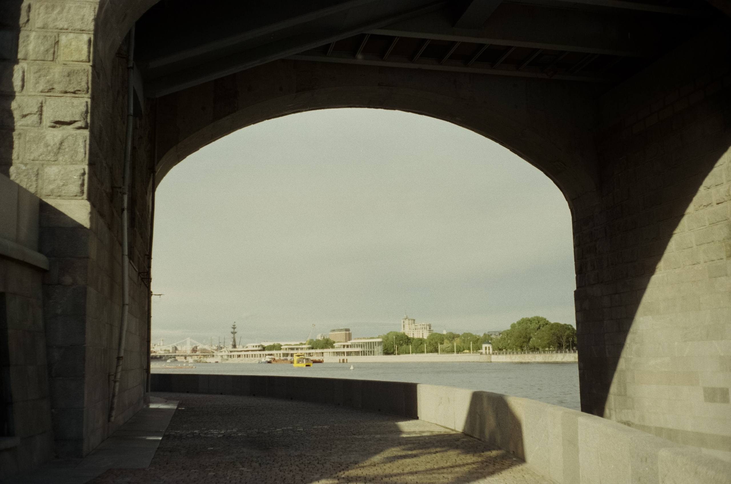 Ricoh FF-1 gray | Perspekriva expired Vision 200D | Фрунзенская набержная 5 мая 2025 года