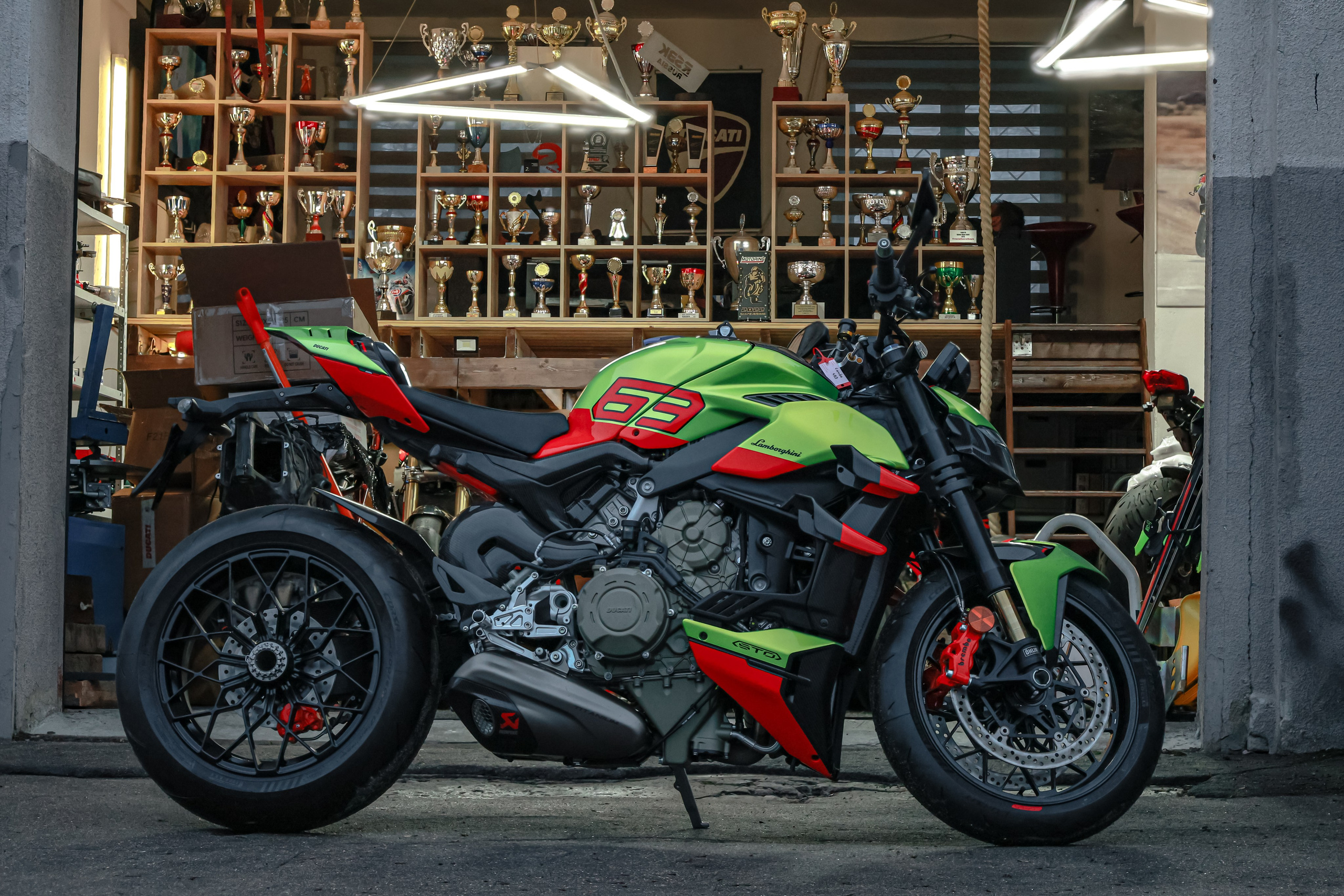 Фотосессия с мотоциклами и автомобилями. Предметный фотограф в Москве и Московской области