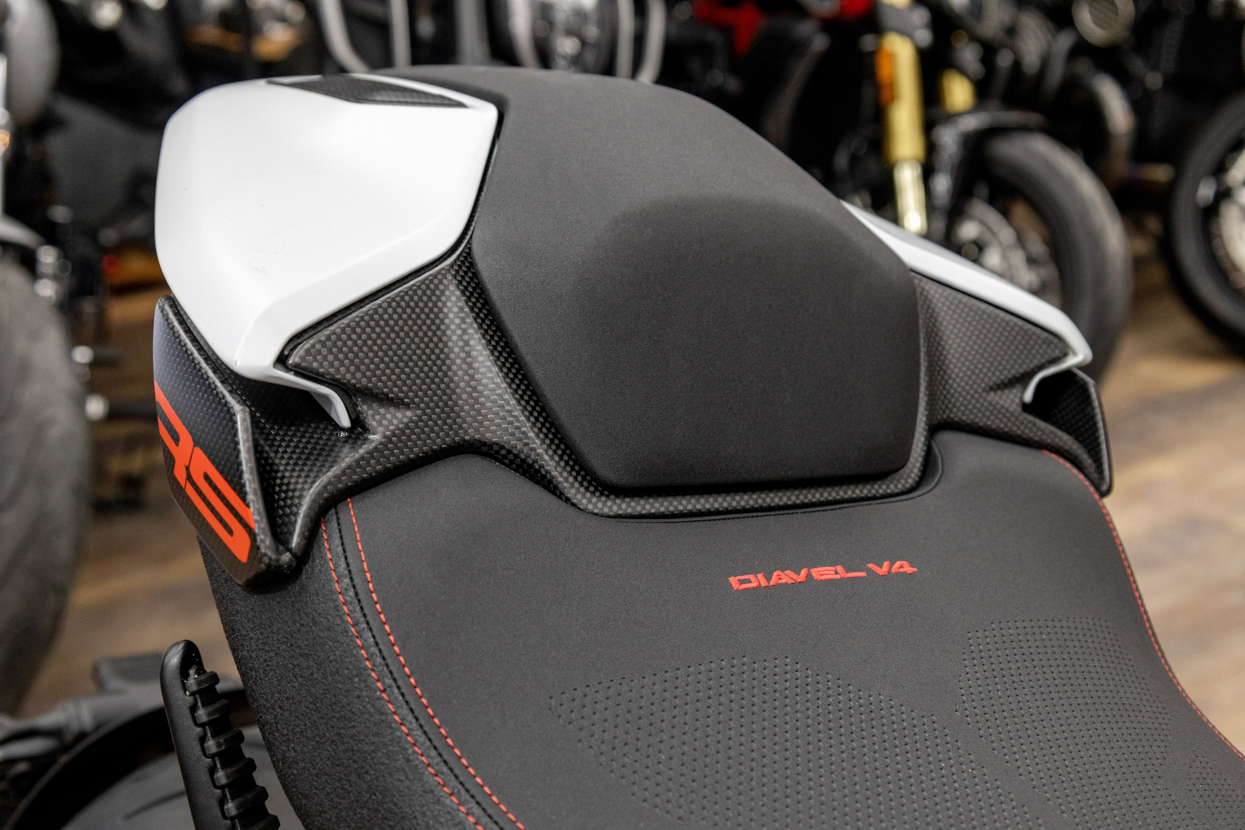 Профессиональная съемка автомобилей и мотоциклов. Фото и видео контент для бизнеса в Москве и Московской области