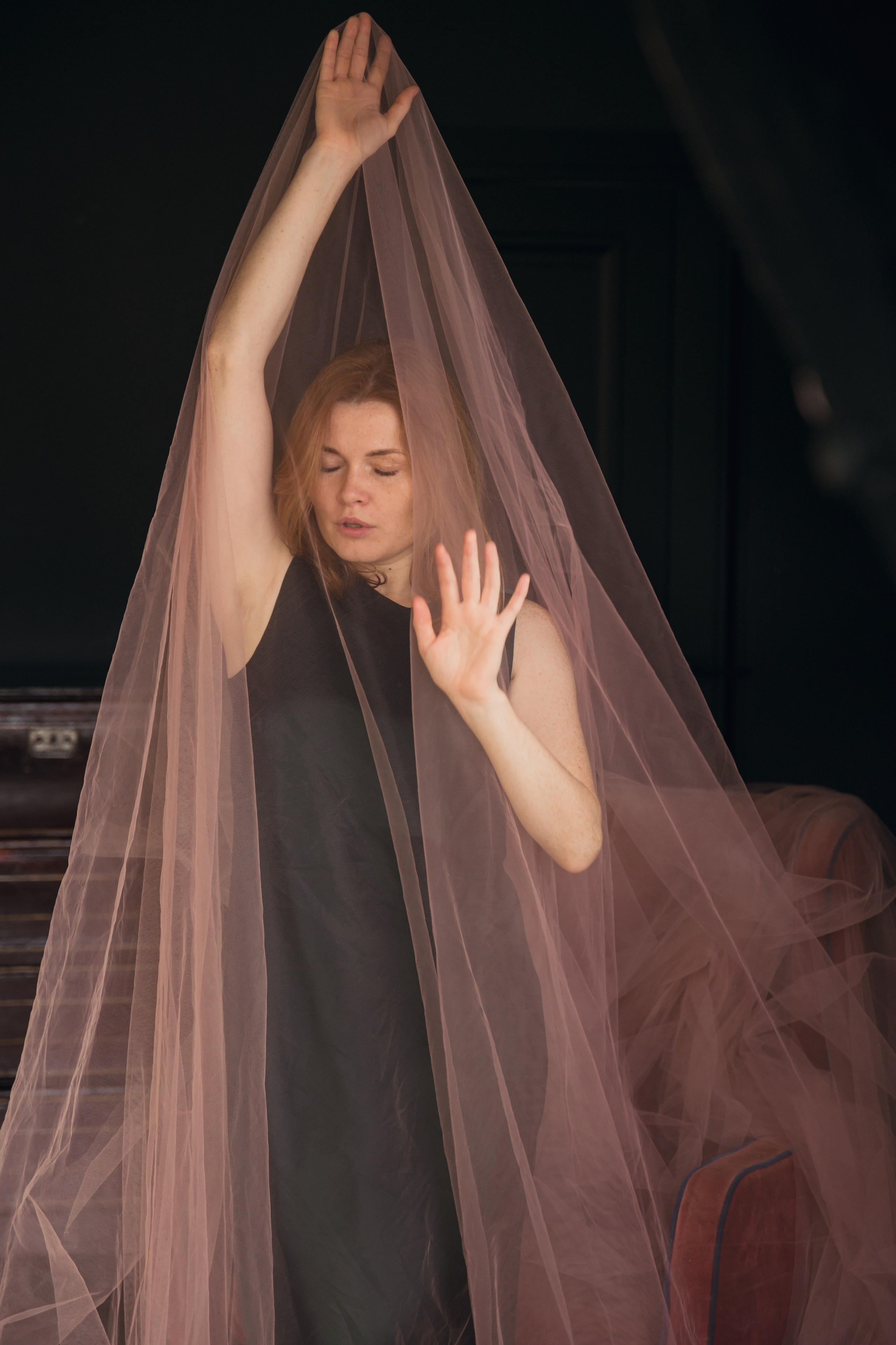 Инна Самарина_контент в темной студии. Фотограф Воронеж, Новая Усмань Мария Бублик