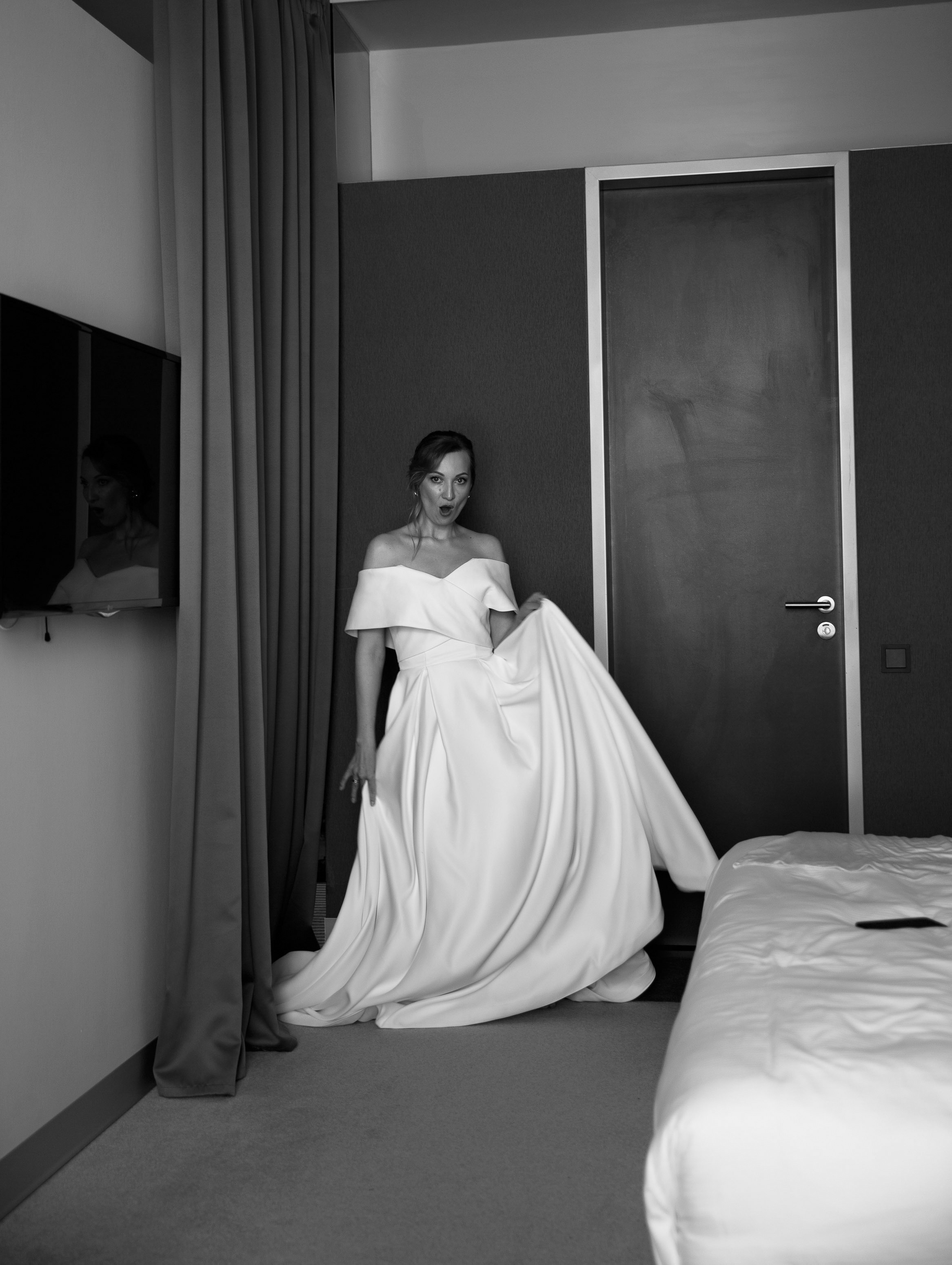 невеста танцует