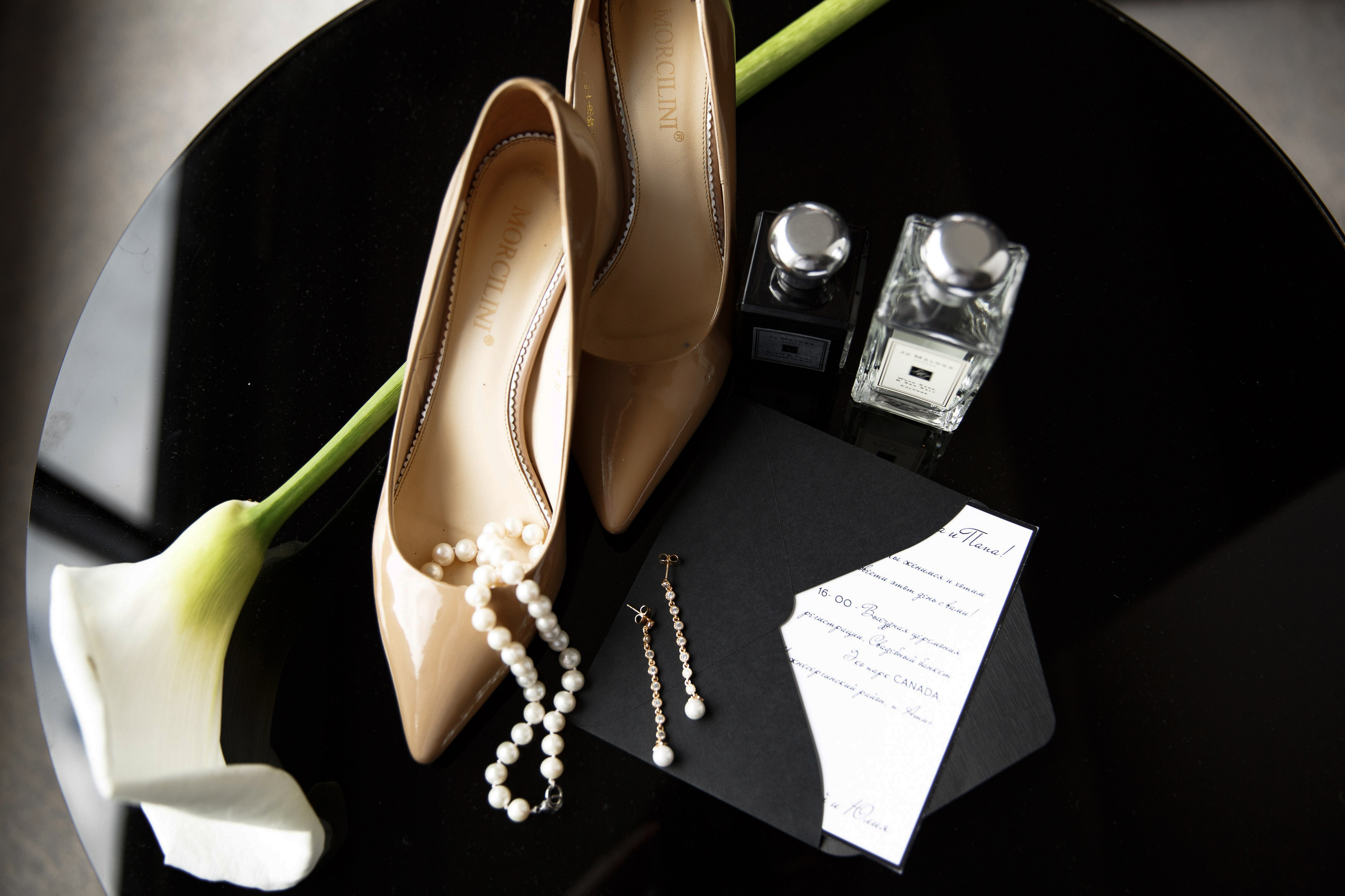 приглашения на свадьбу, каллы, туфли классические