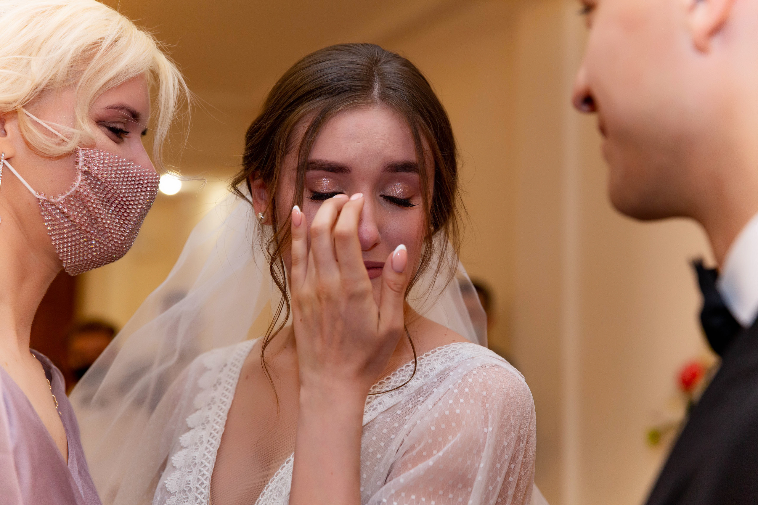 невеста слезы счастья