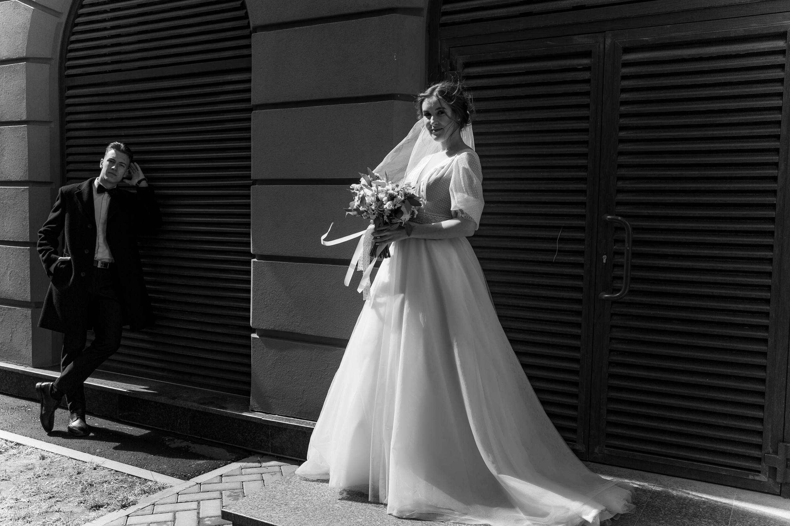 черно белое фото жениха и невесты