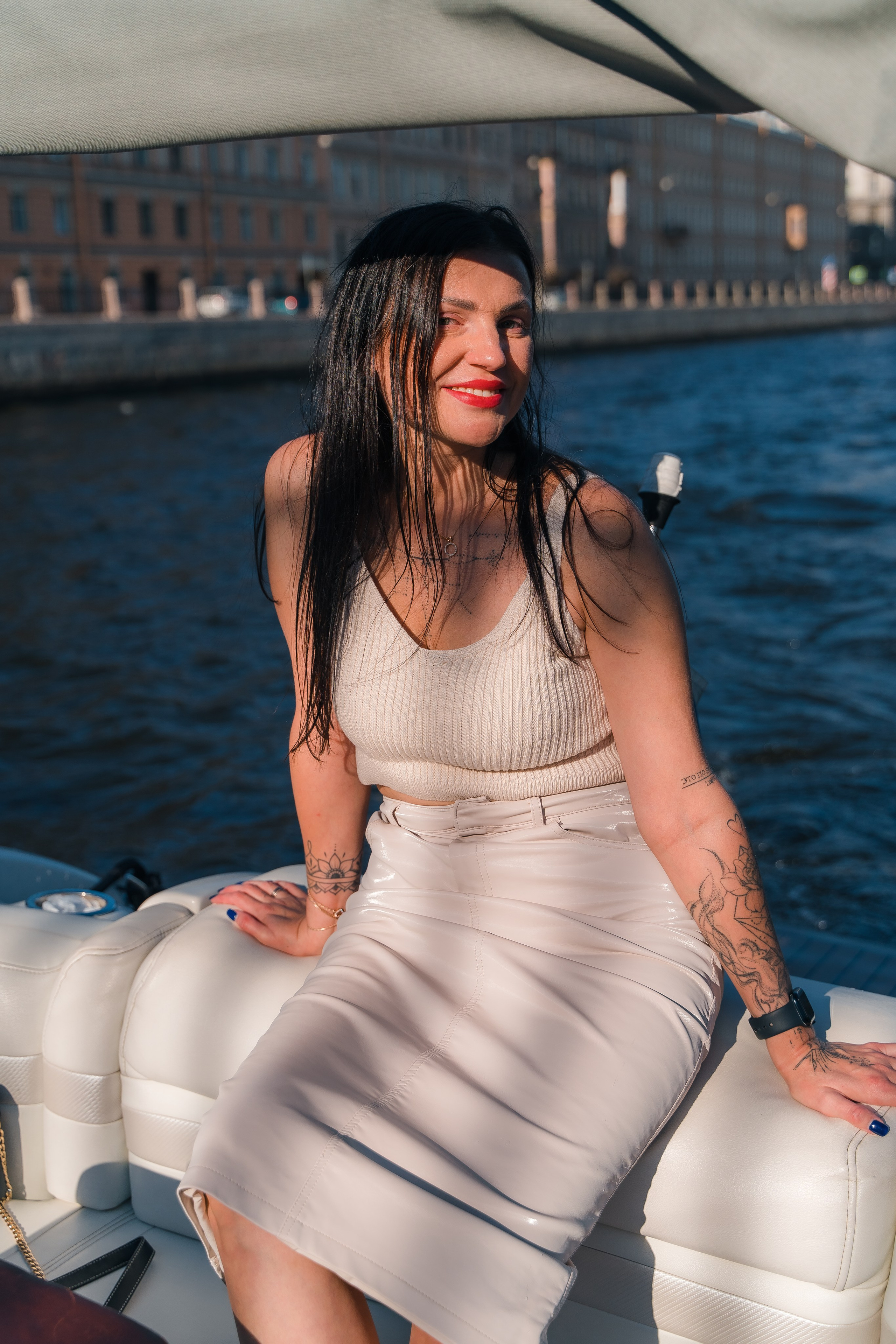 Фотосъемка девичника, встреча девушек, веселые женские портреты