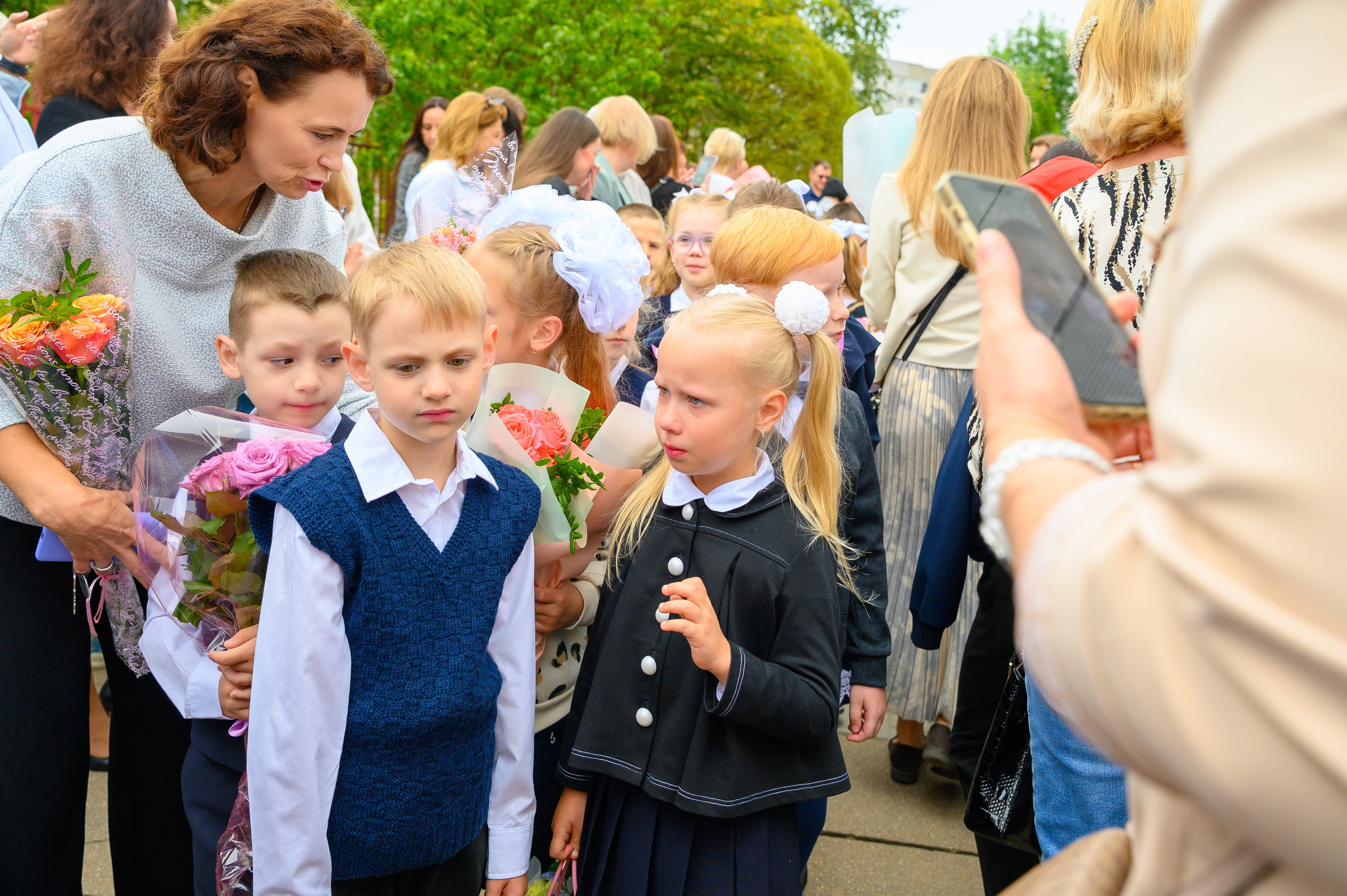 Вот звучит первый звонок, перед этим долгое приготовление к новому этапу в жизни, Яромир идет в школу. Фотоуслуги, услуги фотографа, фотографирование важных событий