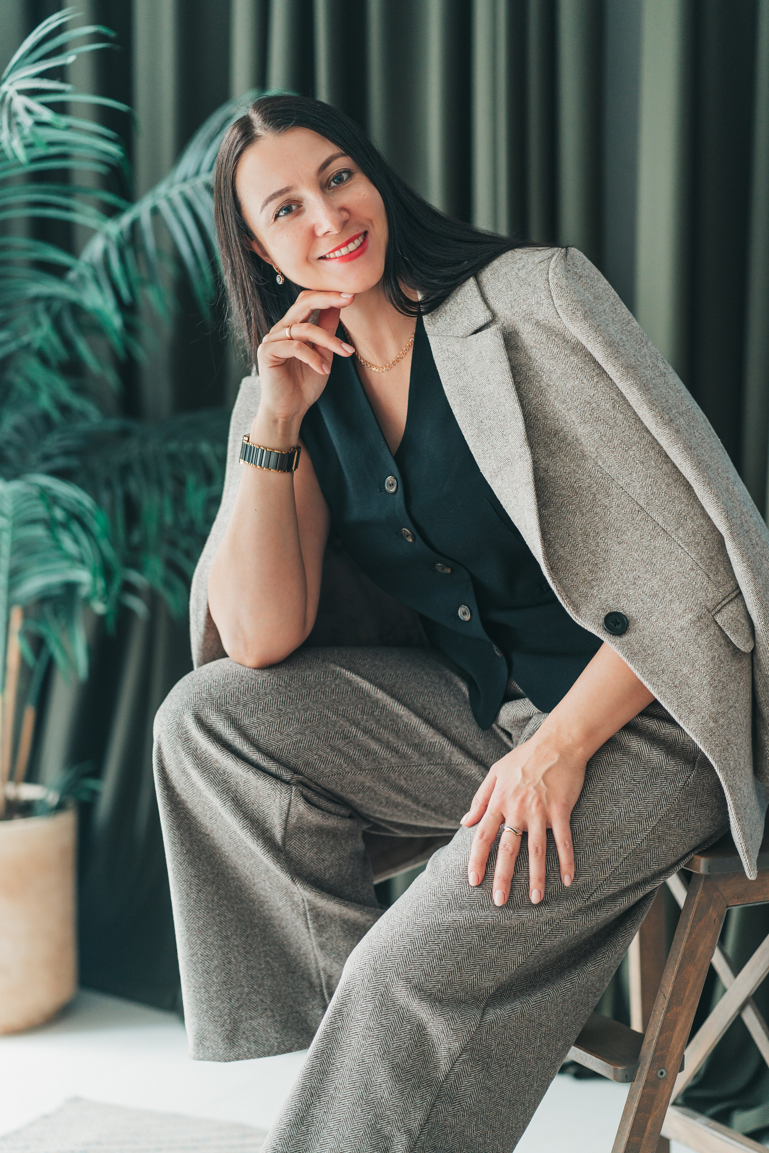 Женский портрет. Школьные альбомы и альбомы для детского сада. Юлия Осипова. Москва