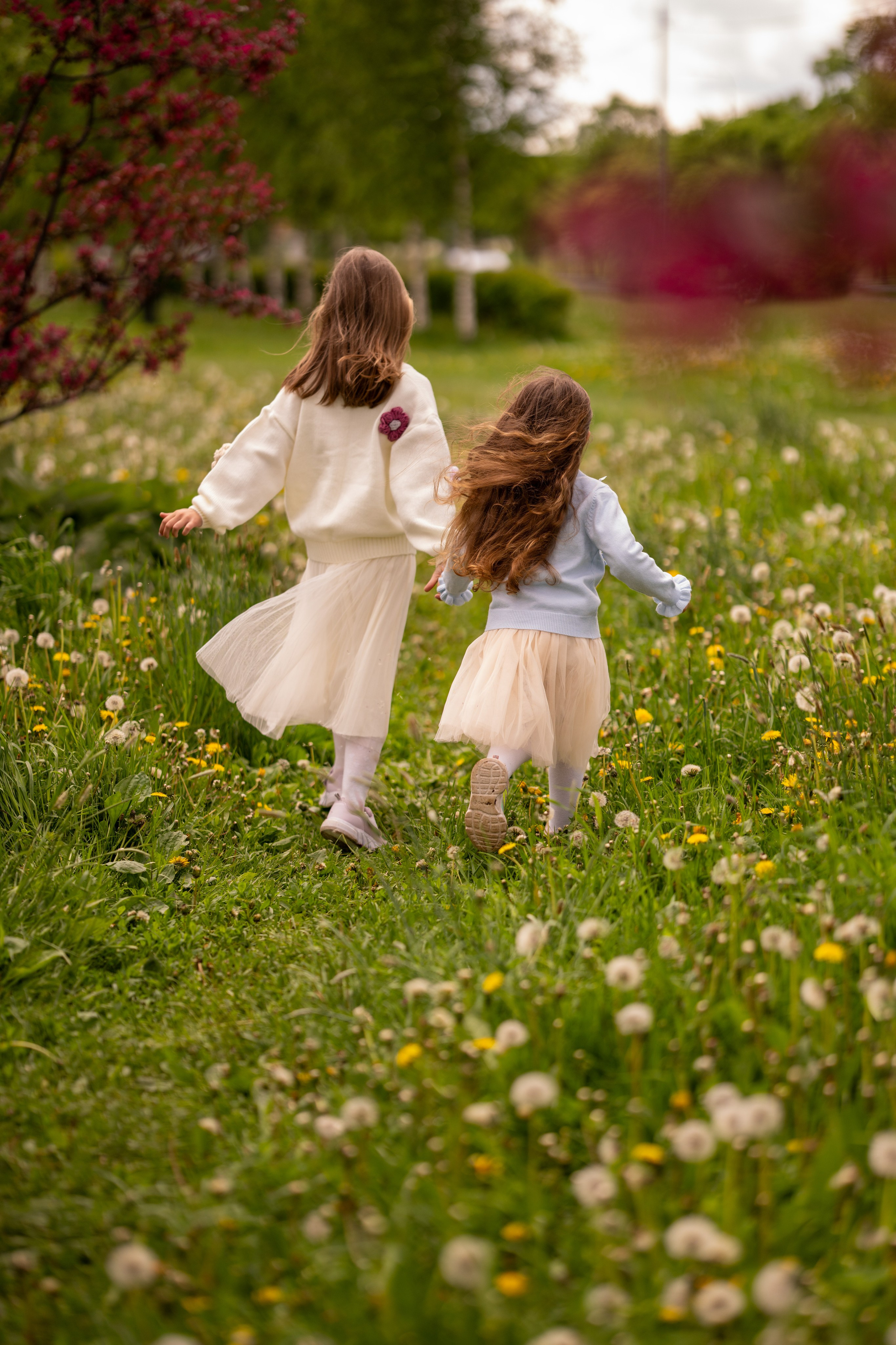 Ксения, Кирилл и Кристина в цветущем саду. Семейный и портретный фотограф в Санкт-Петербурге Татьяна Гримоть