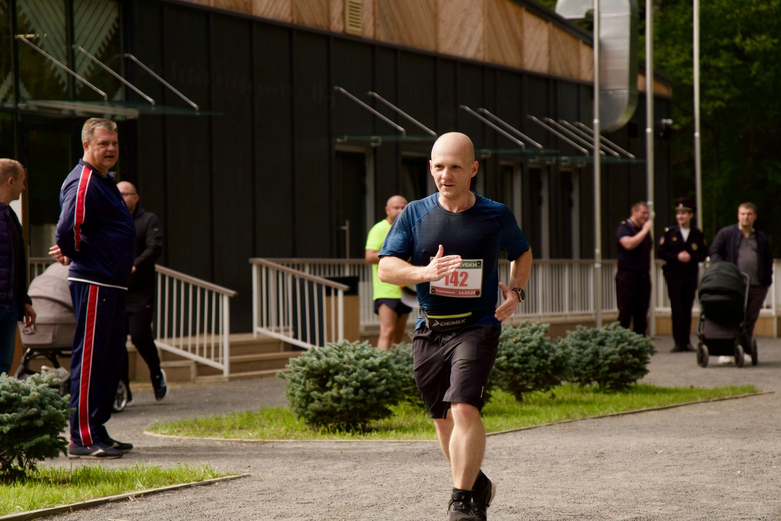Забег в парке «Дубки». Кафе «БЕЛКА НАШЕПТАЛА». Ну оооочень концептуальное кафе