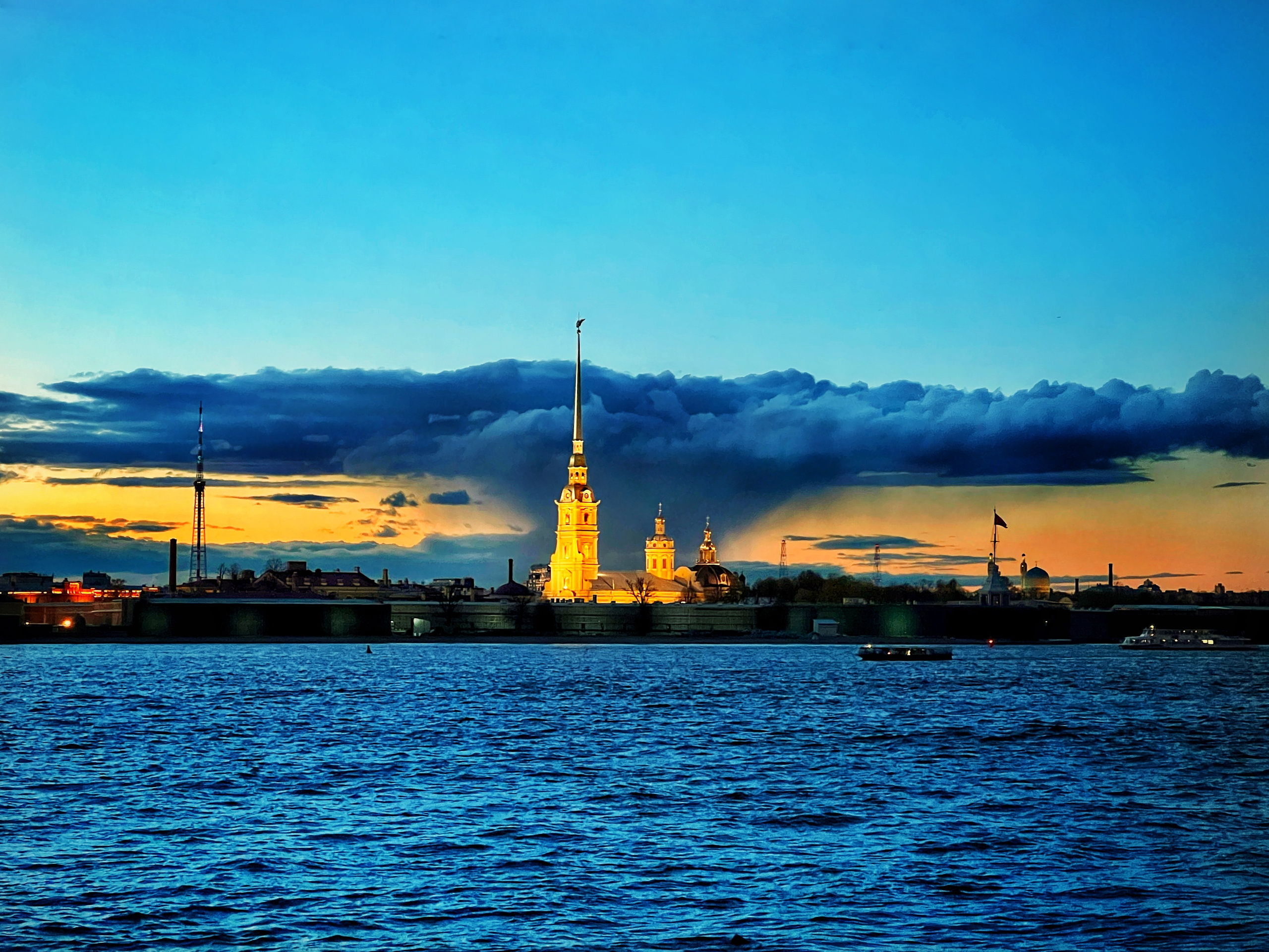 Снято на телефон. Фотография, ретушь, сканирование, восстановление старых фото, интерьерная съёмка, студия. Данилов Александр, Москва