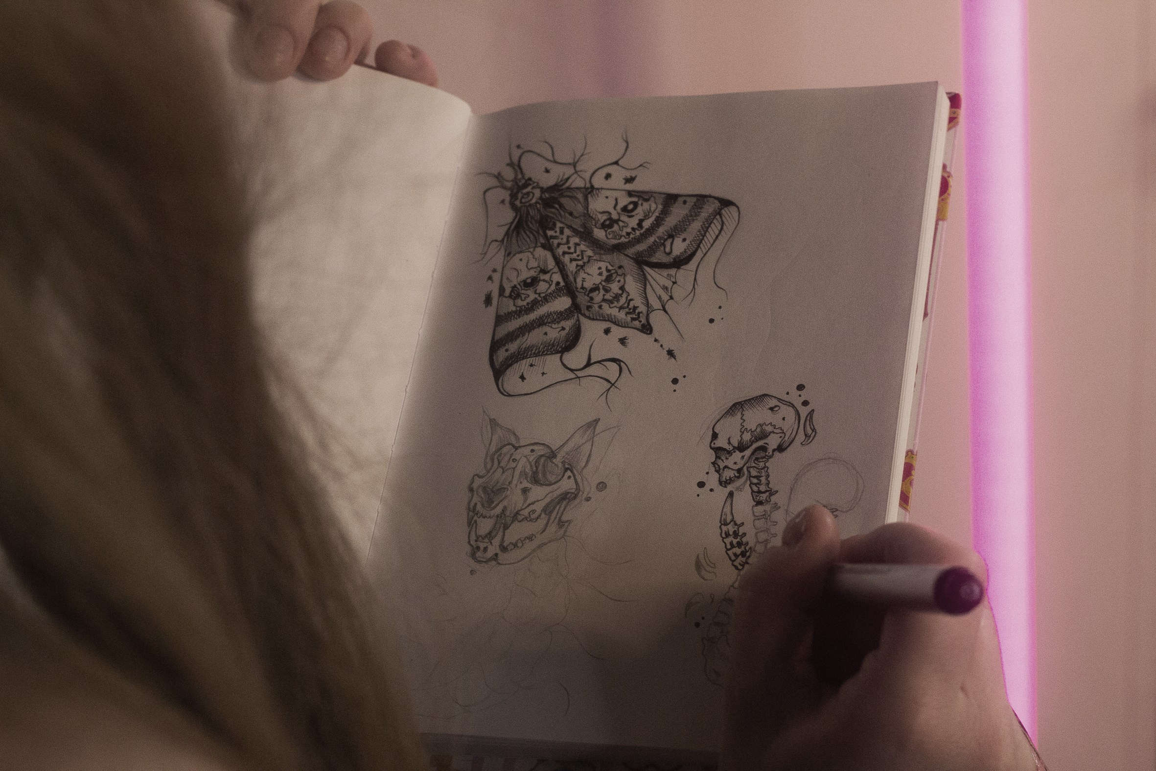 Милена, тату-мастер и художница. Контент-фотограф для творческих единиц и мастеров в Санкт-Петербурге