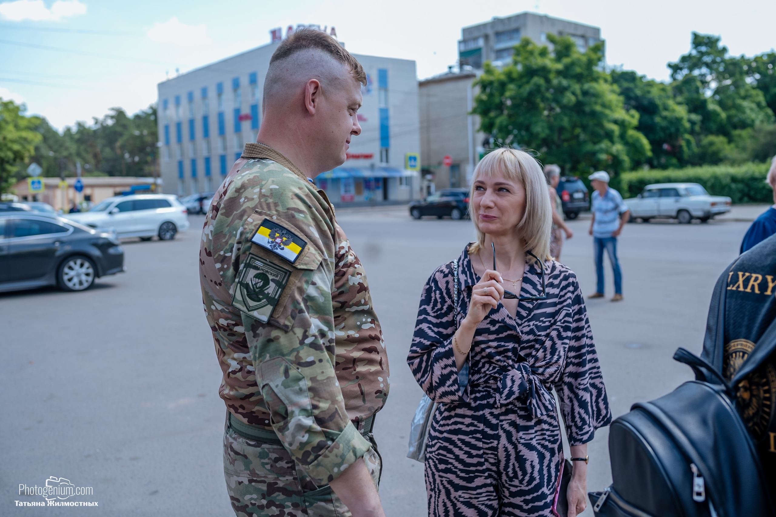 8 июня «Патриоты из Курска» сбор гуманитарной помощи у кинотеатра «Родина». Фотограф Нижний Новгород Татьяна Кейод