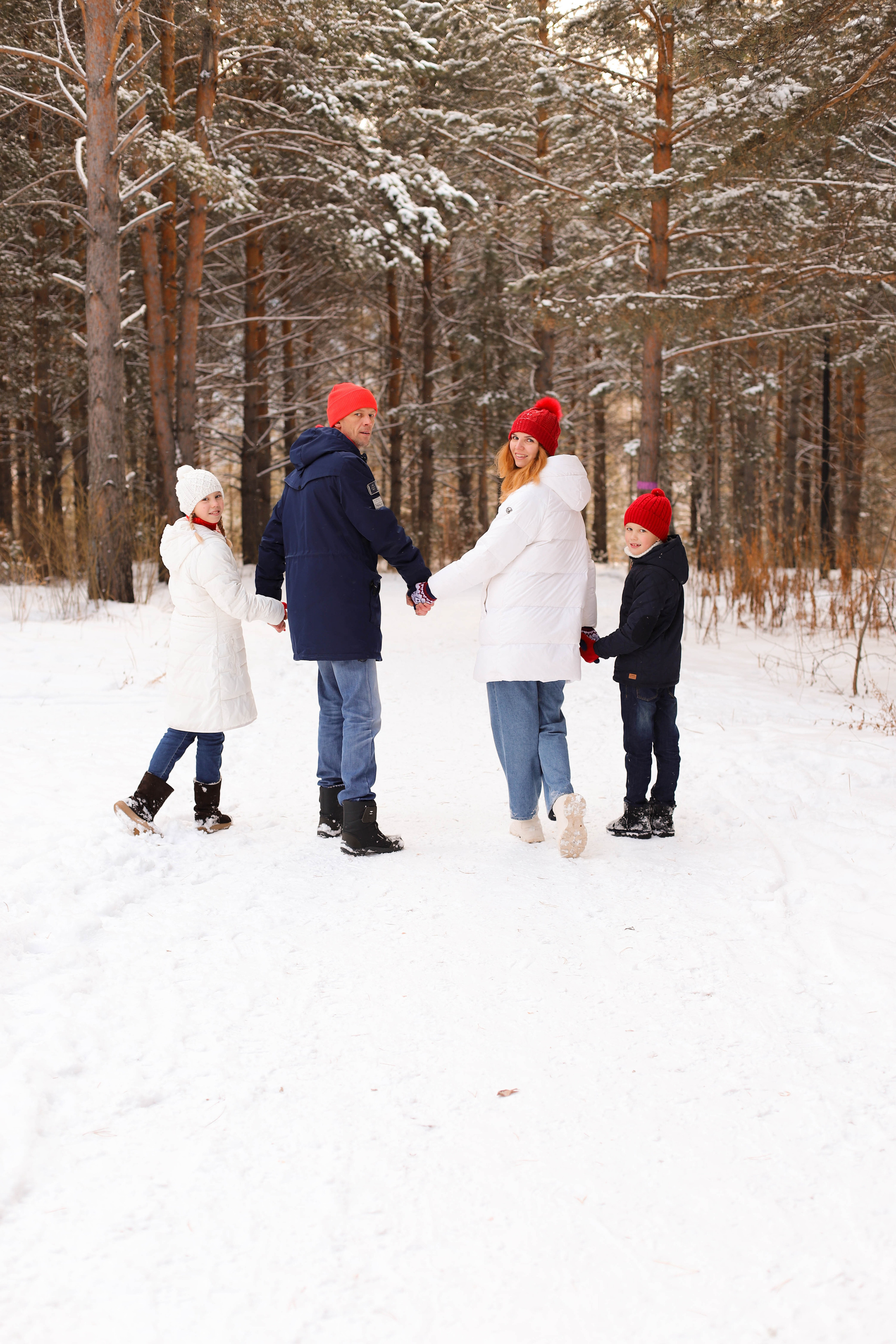 В сосновом лесу. Семейный и детский фотограф в Красноярске Анна Шори
